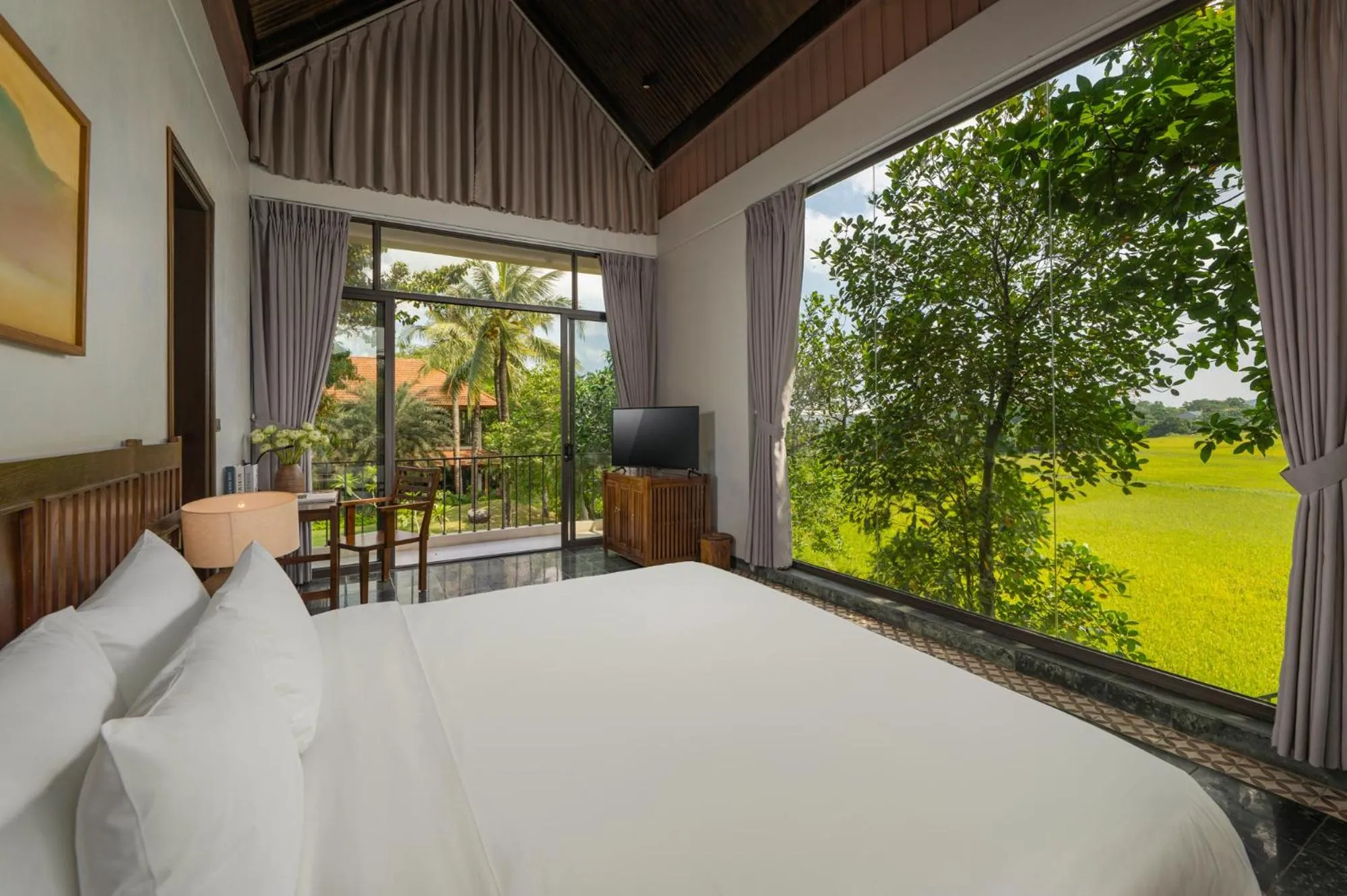 Communal lounge/ TV room, Bed in Coco Island Resort Ninh Binh