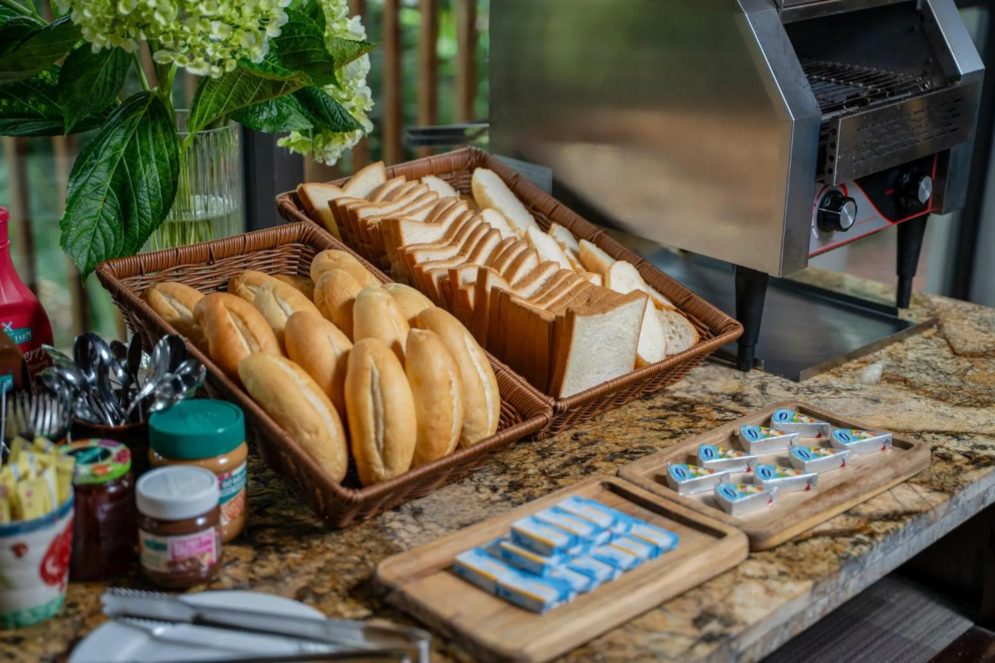 Food and drinks in Coco Island Resort Ninh Binh