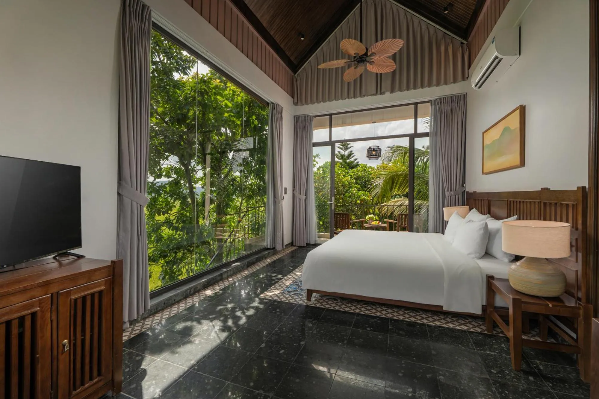 Communal lounge/ TV room, Bed in Coco Island Resort Ninh Binh