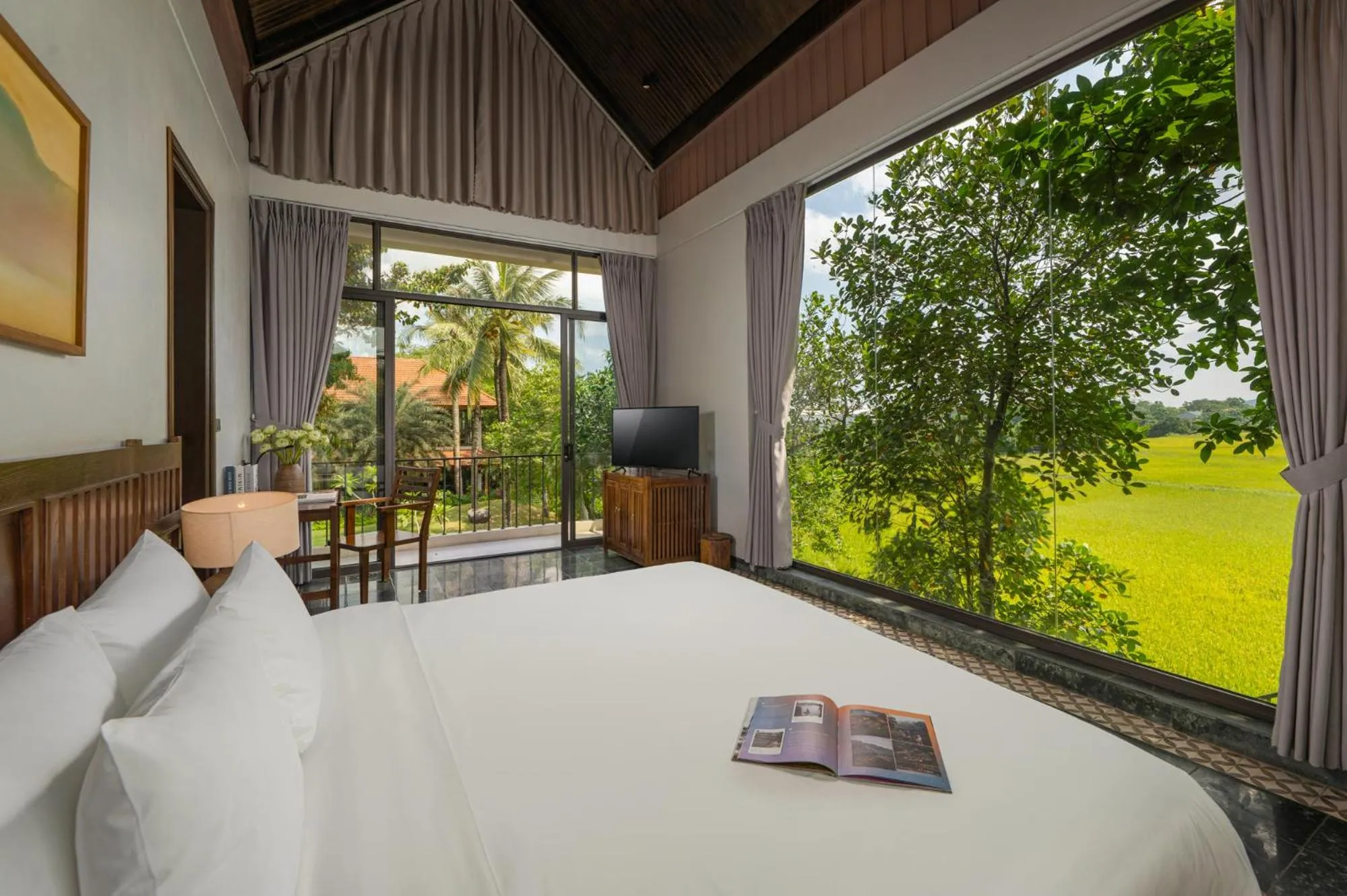 Communal lounge/ TV room in Coco Island Resort Ninh Binh