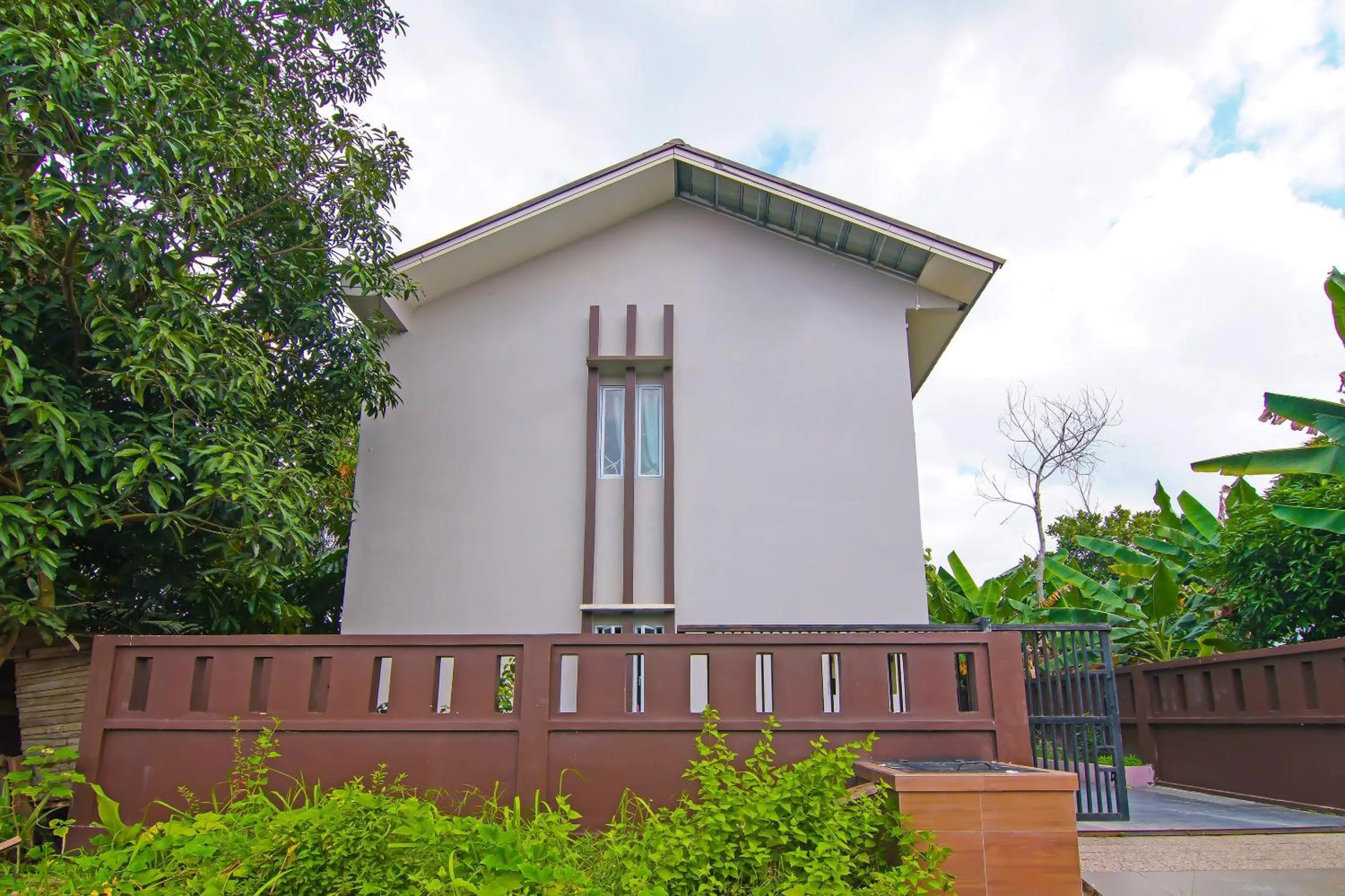Facade/entrance in Hotel O Putri Guest House Syariah Near SPBU Rimbo Panjang