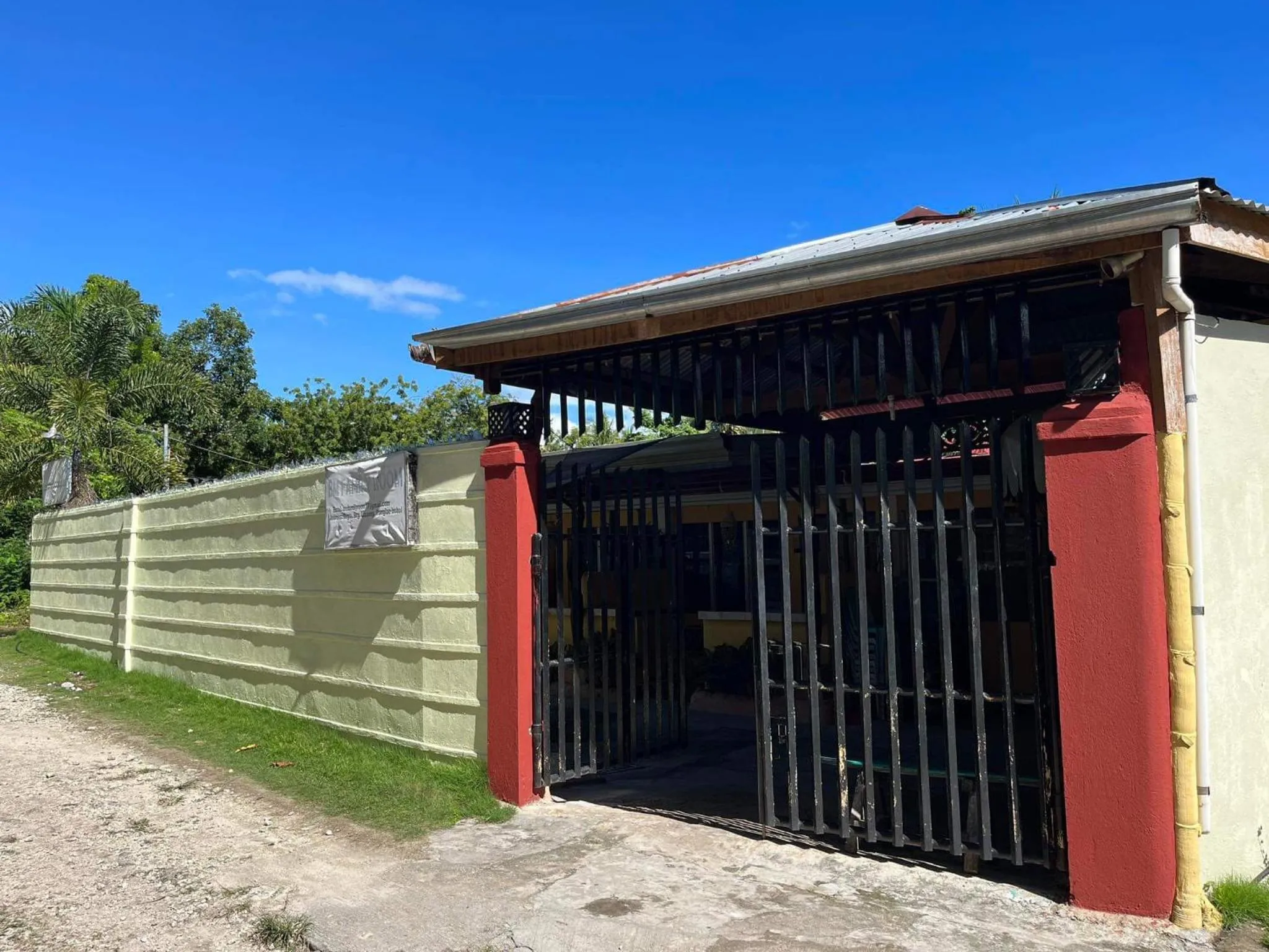 On Board Panglao Beach Hostel & Resort with FREE MOTORBIKE