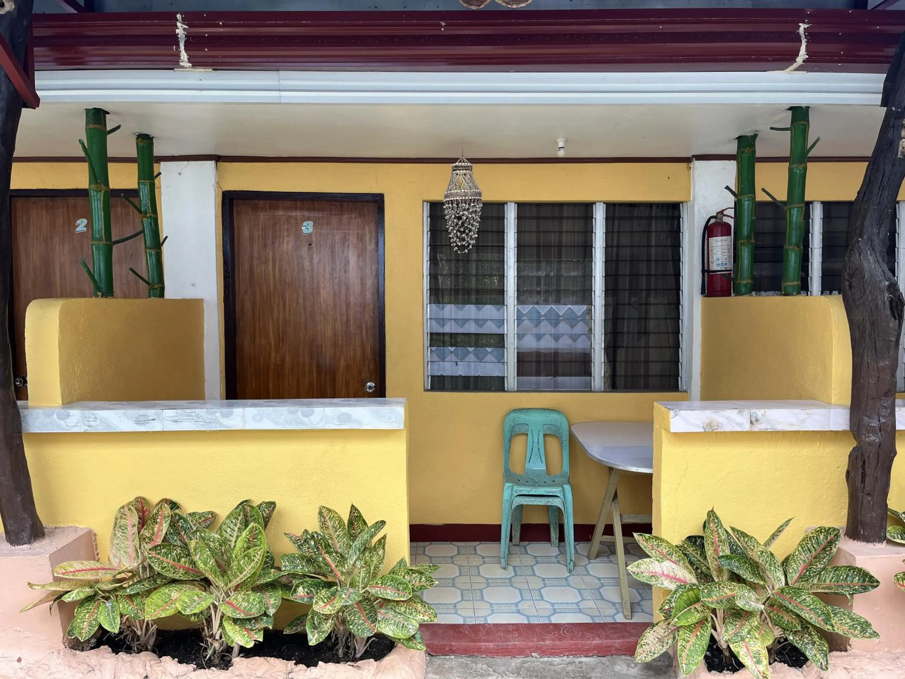 On Board Panglao Beach Hostel & Resort with FREE MOTORBIKE