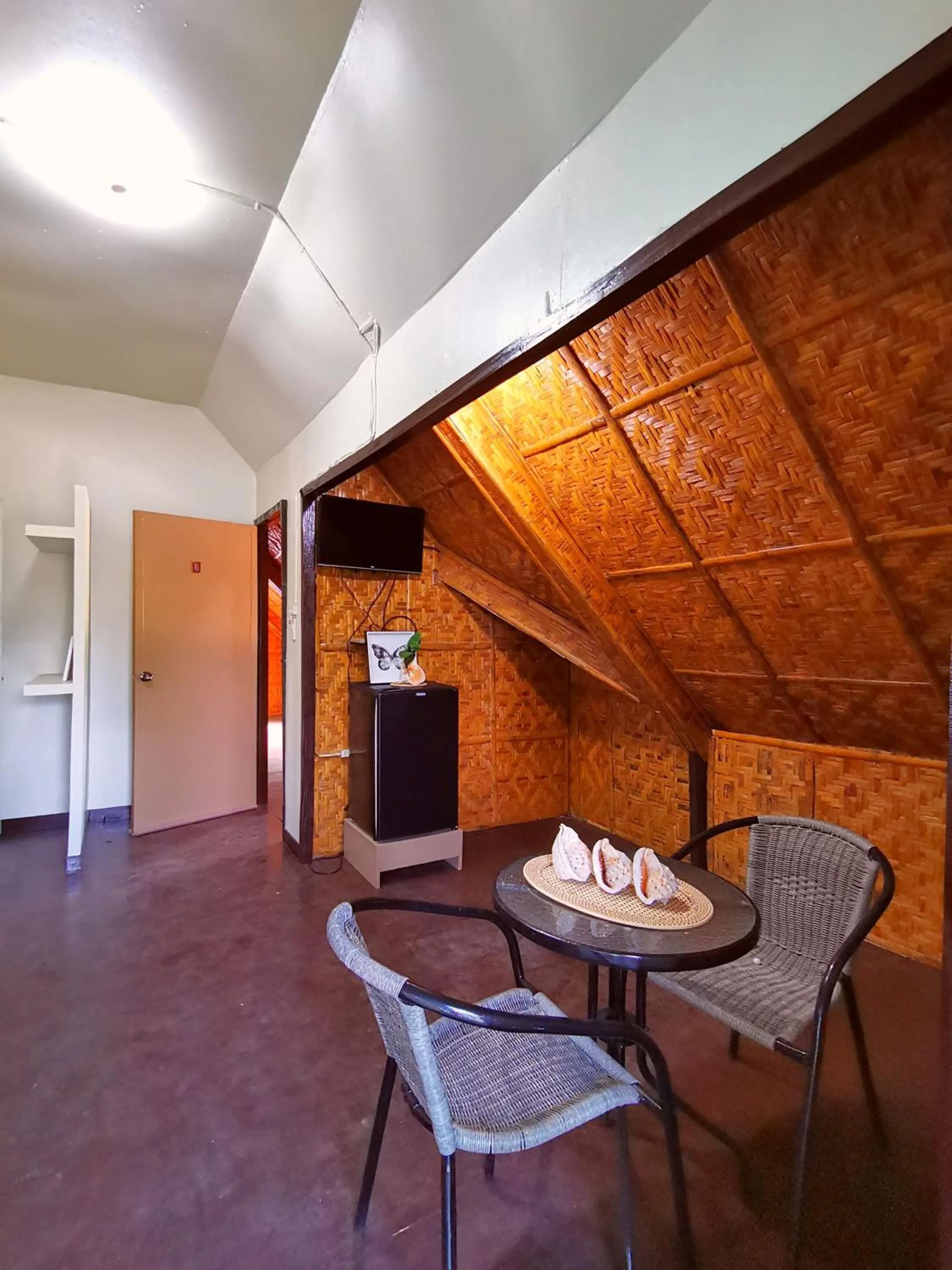 On Board Panglao Beach Hostel & Resort with FREE MOTORBIKE