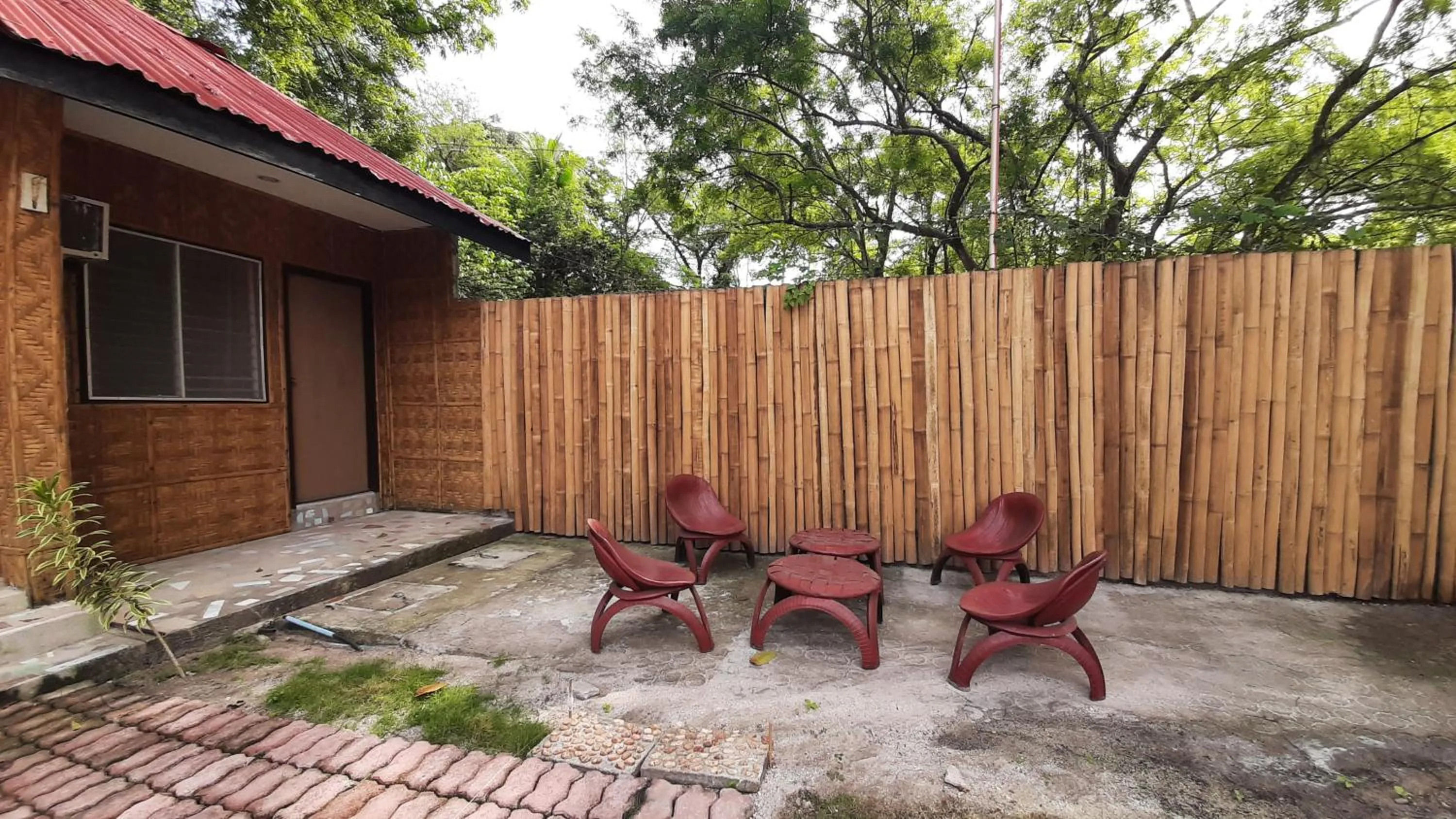 On Board Panglao Beach Hostel & Resort with FREE MOTORBIKE