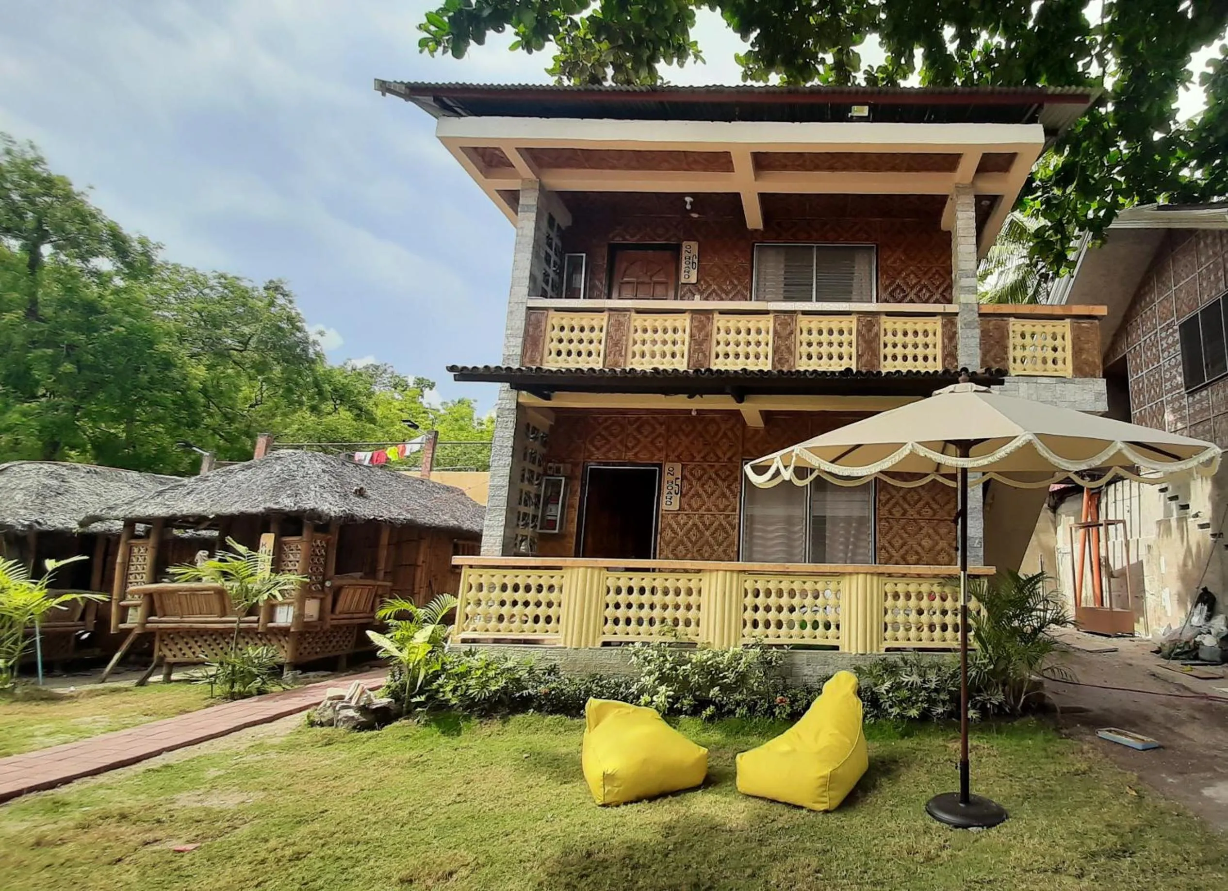 On Board Panglao Beach Hostel & Resort with FREE MOTORBIKE