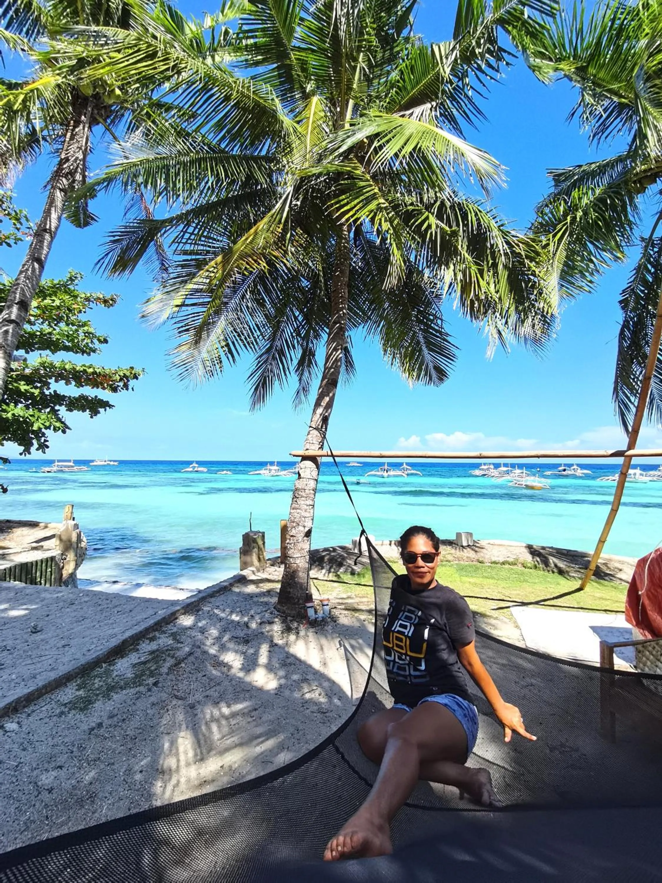 On Board Panglao Beach Hostel & Resort with FREE MOTORBIKE