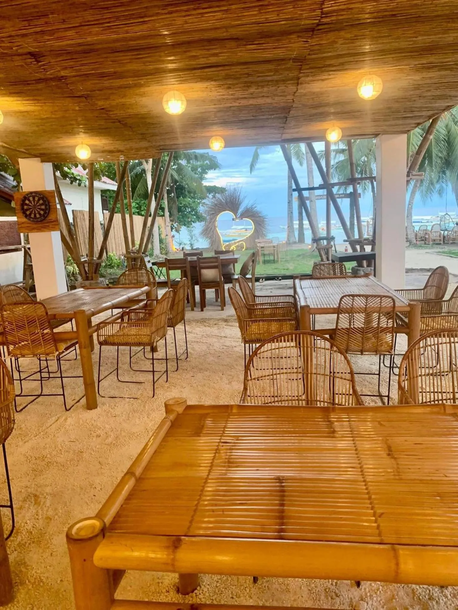 Restaurant/places to eat in On Board Panglao Beach Hostel & Resort with FREE MOTORBIKE