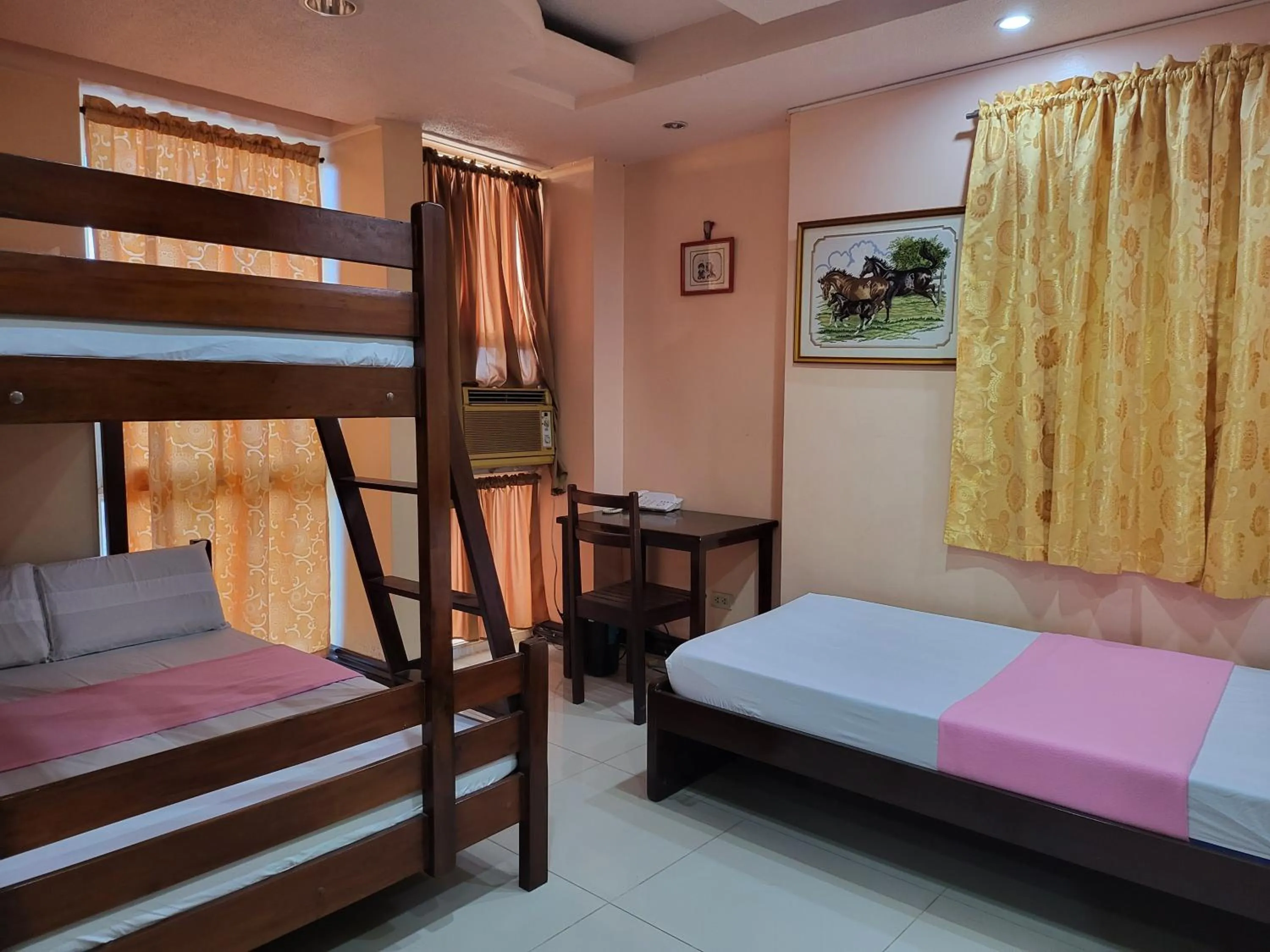 Family Room in Rooms R Us - Voyagers Palace