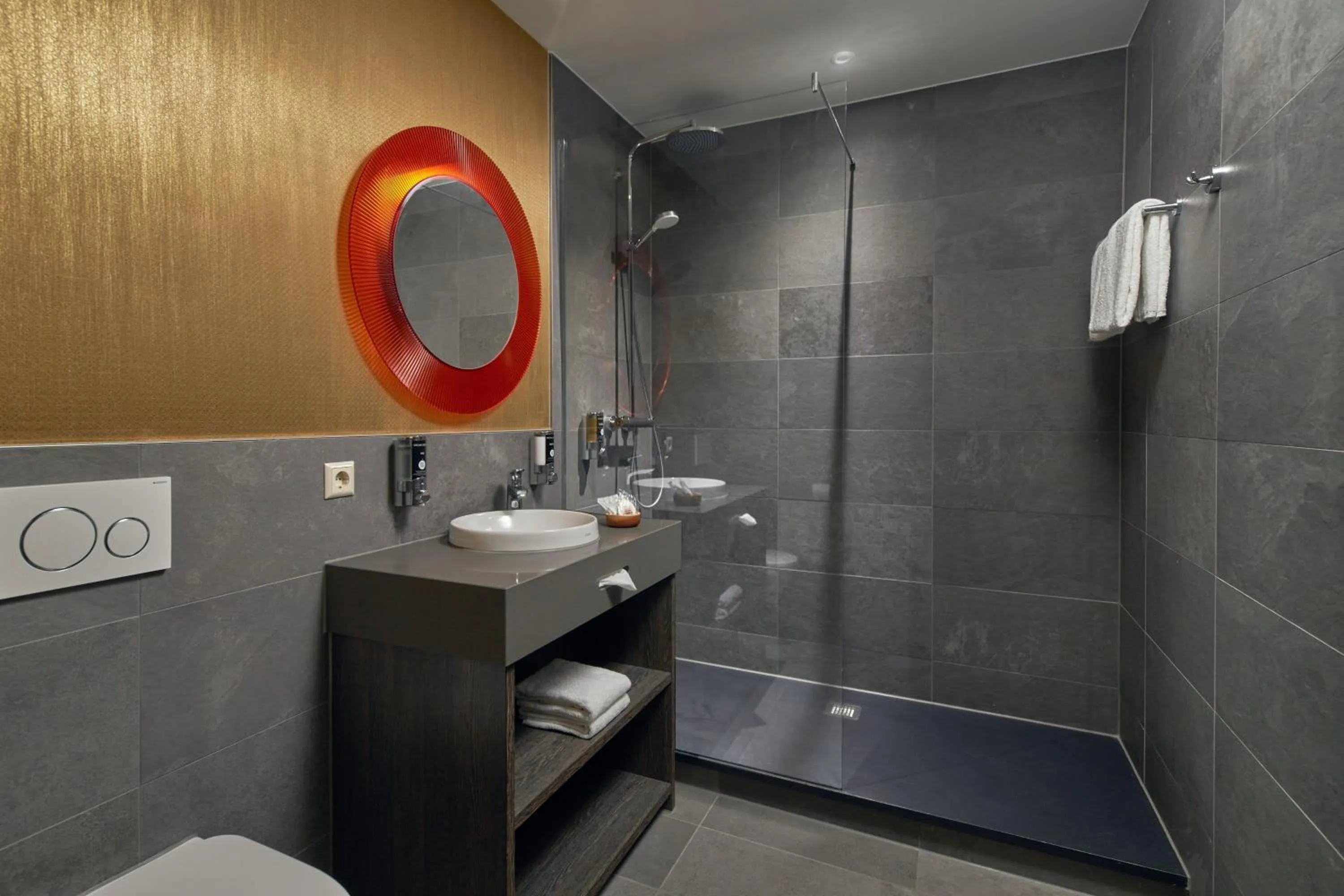 Bathroom in Inntel Hotels Amsterdam Centre