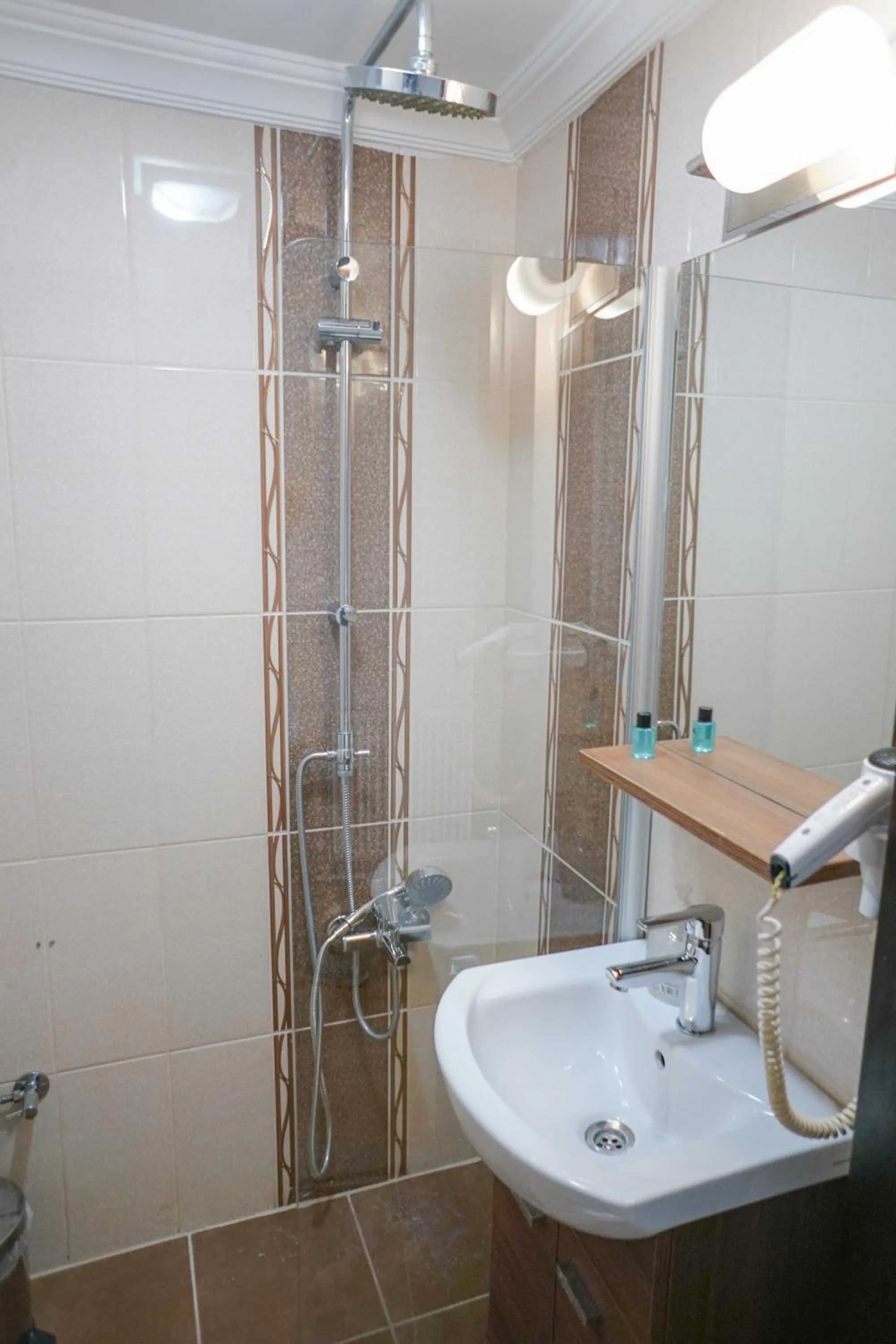 Shower in My Way Tera Butik Otel