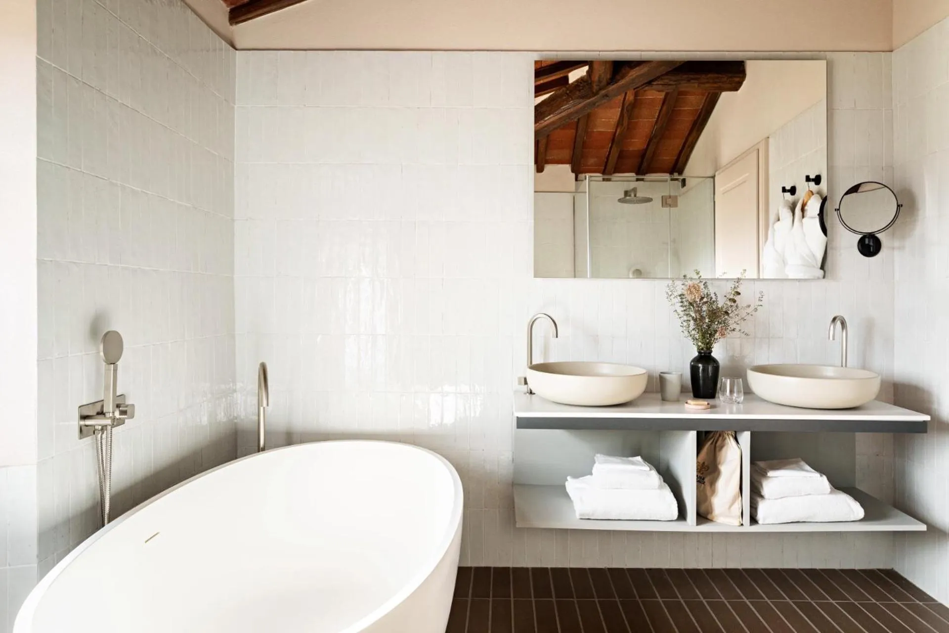 Bathroom in Pieve Aldina Relais & Châteaux