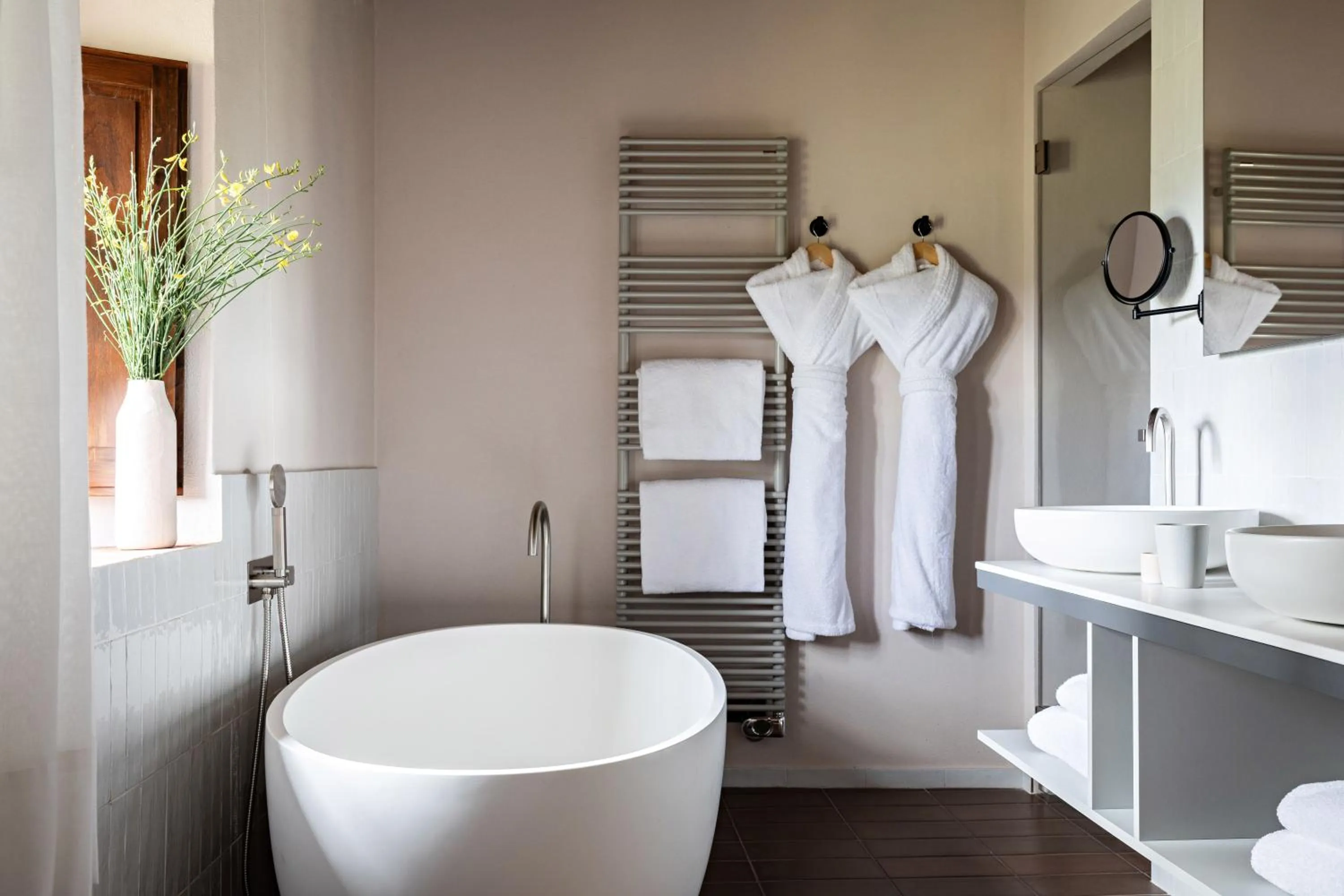 Bathroom in Pieve Aldina Relais & Châteaux