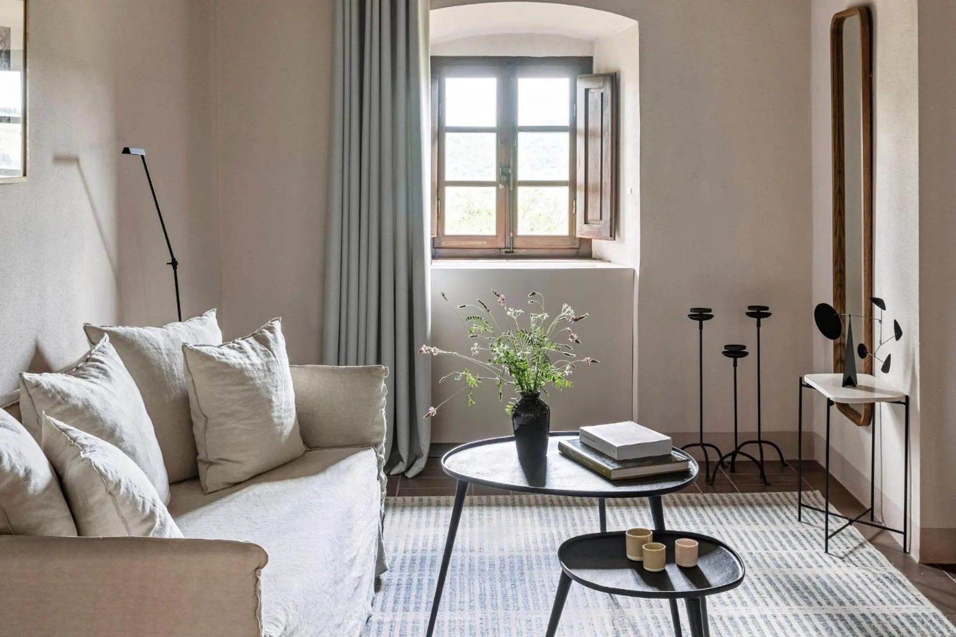 Bed in Pieve Aldina Relais & Châteaux