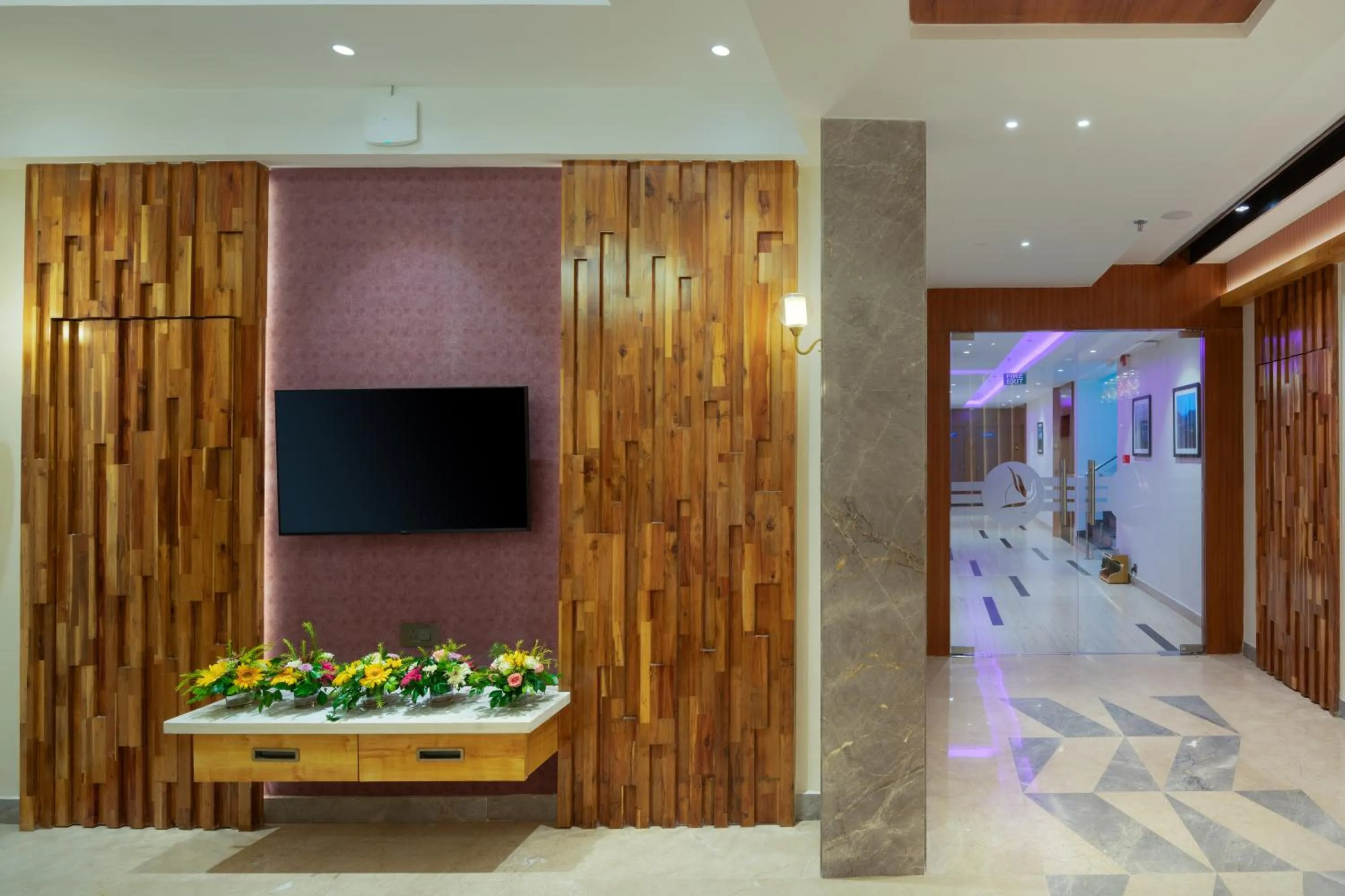 Lobby or reception in Cozzet Victoria Hotel