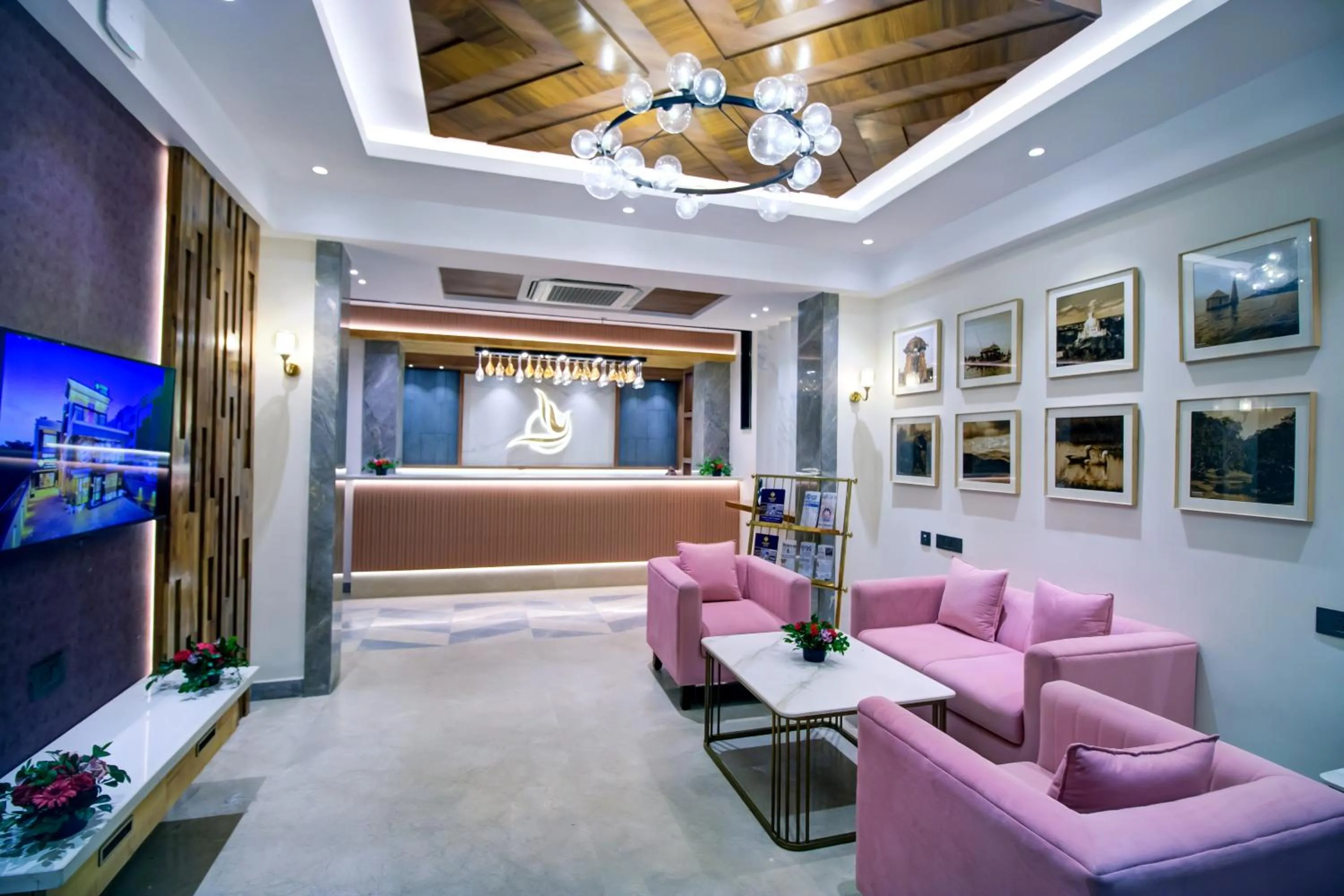 Lobby or reception in Cozzet Victoria Hotel