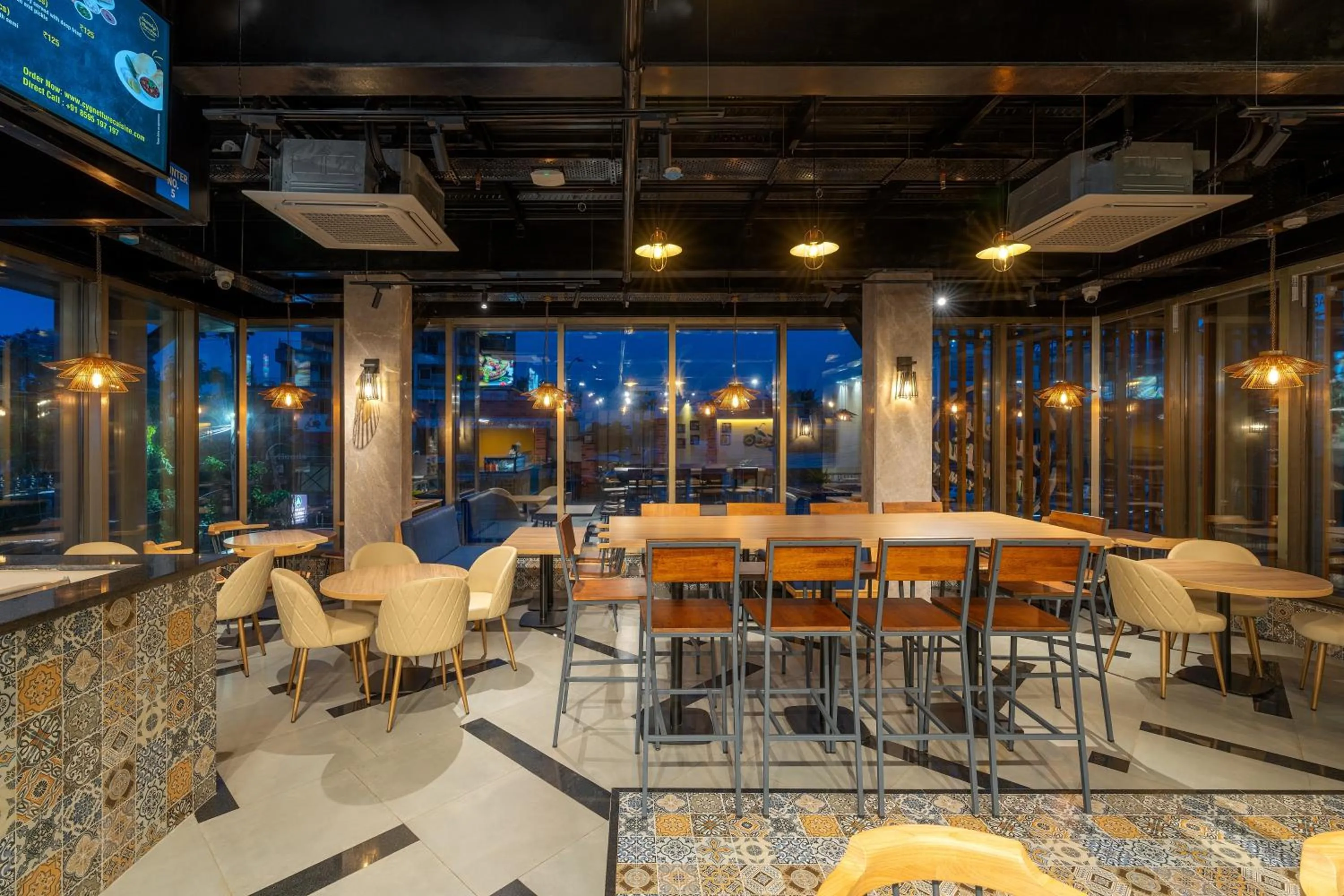 Dining area in Cozzet Victoria Hotel