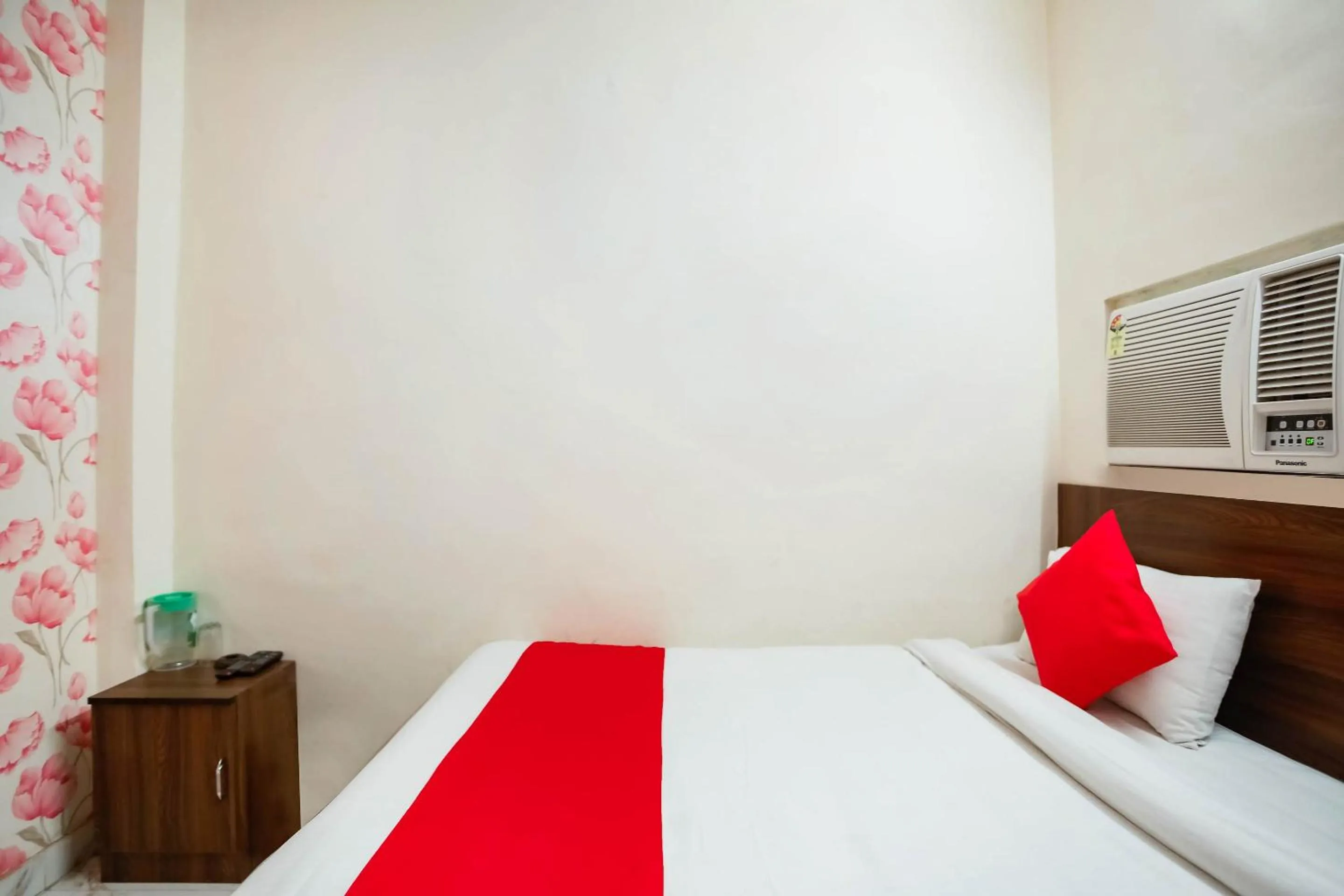 Bedroom, Bed in Hotel O Discovery