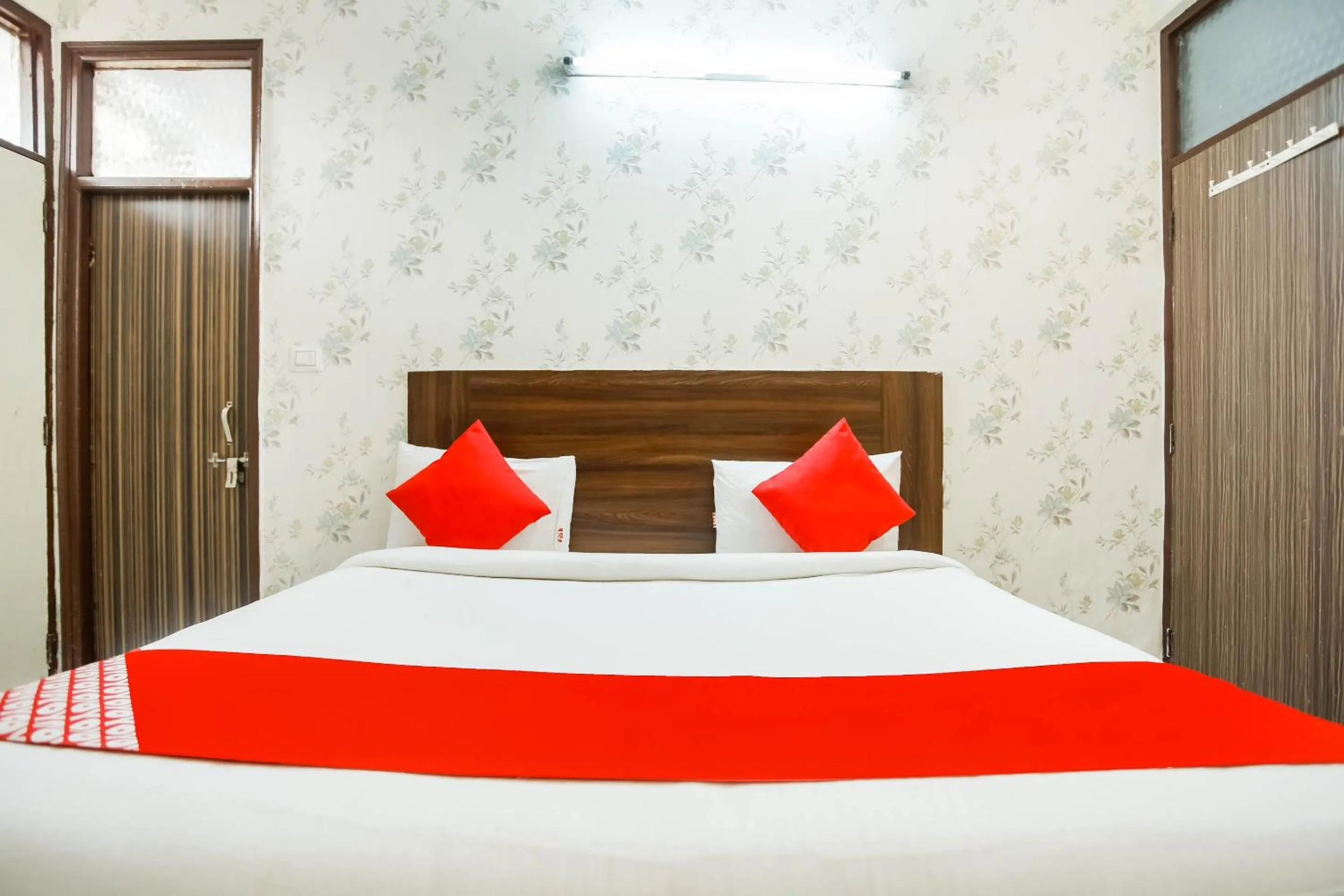 Bedroom, Bed in Hotel O Discovery