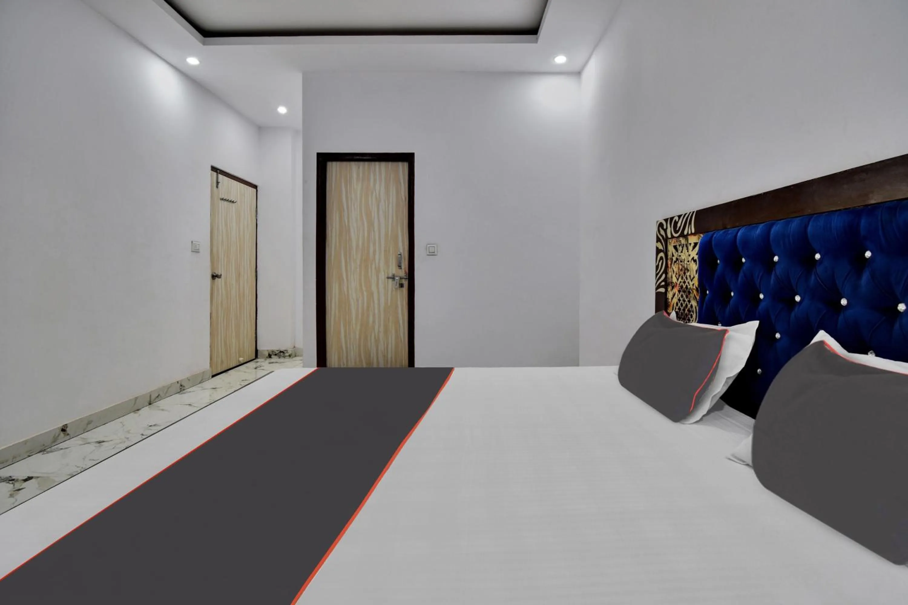 Bedroom, Bed in Hotel O by OYO Royal Paradise