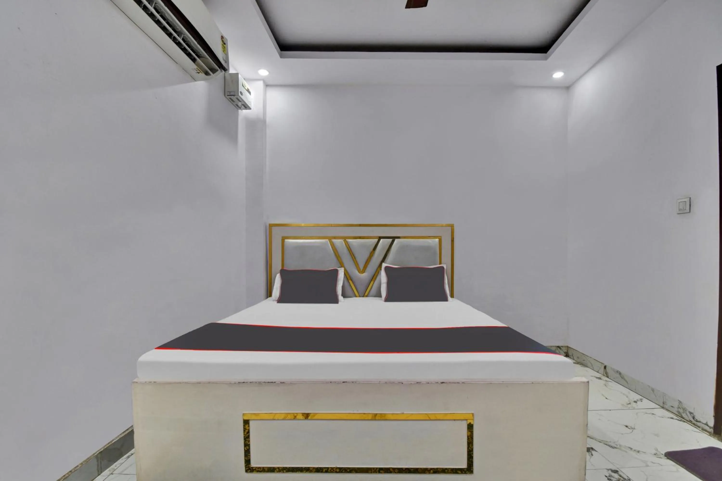 Bedroom in Hotel O Royal Paradise