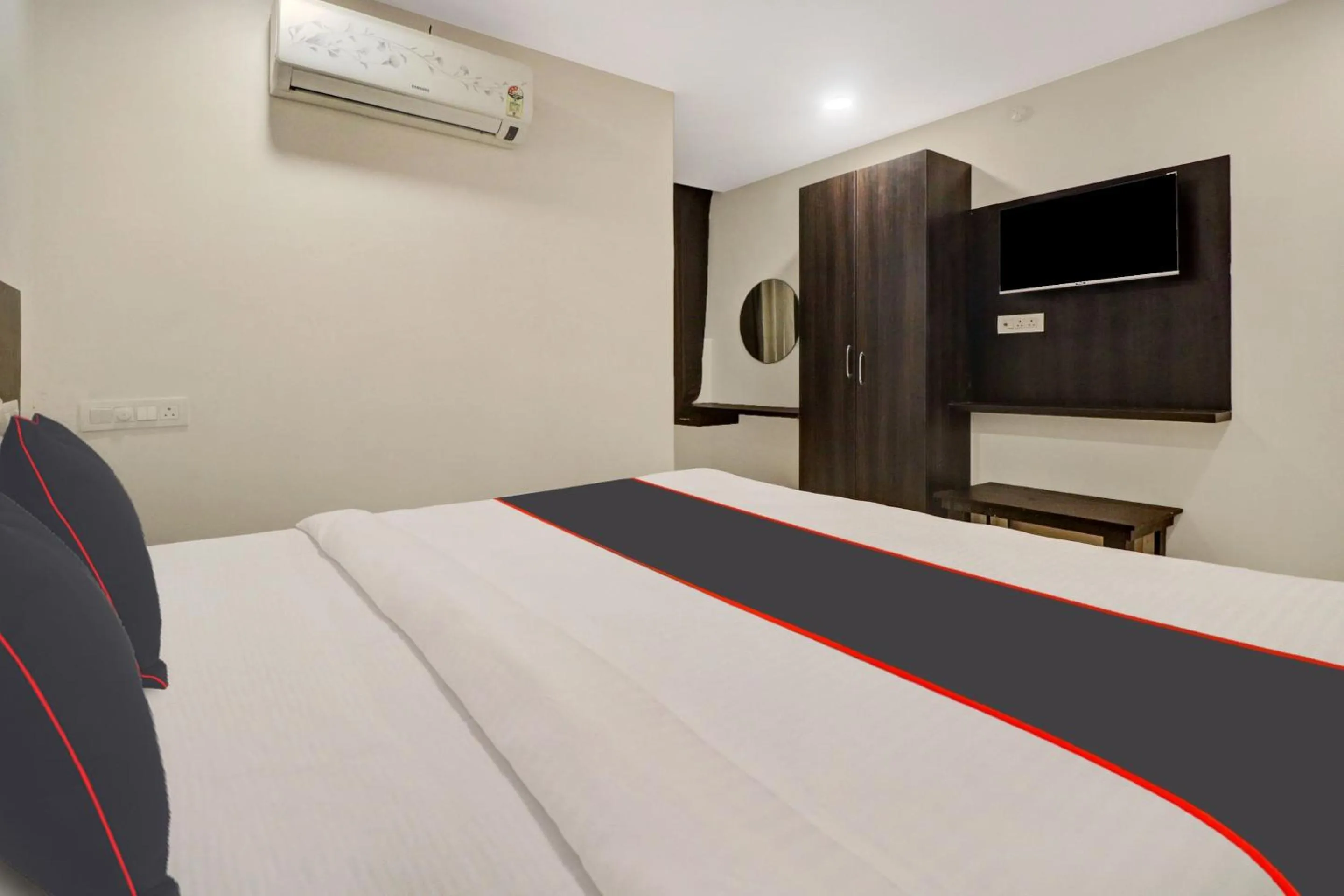 Bedroom, Bed in Super Collection O Pnr International Mehdipatnam