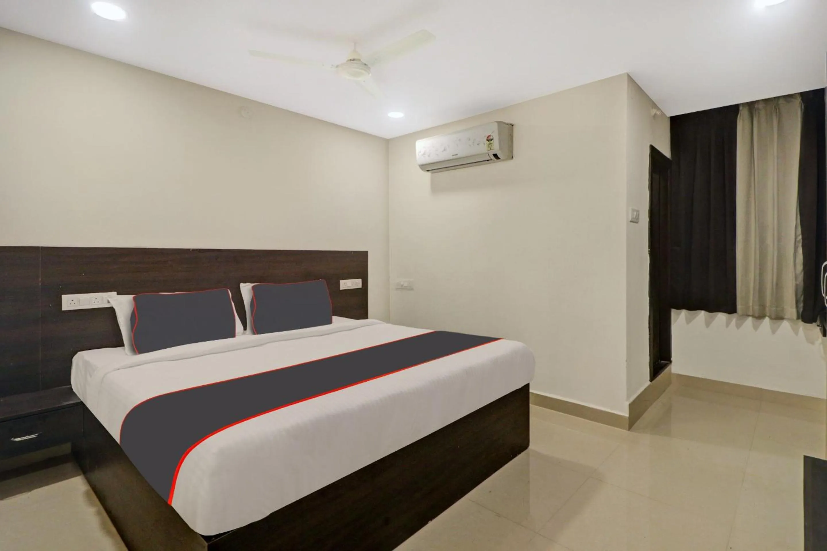Bedroom, Bed in Super Collection O Pnr International Mehdipatnam