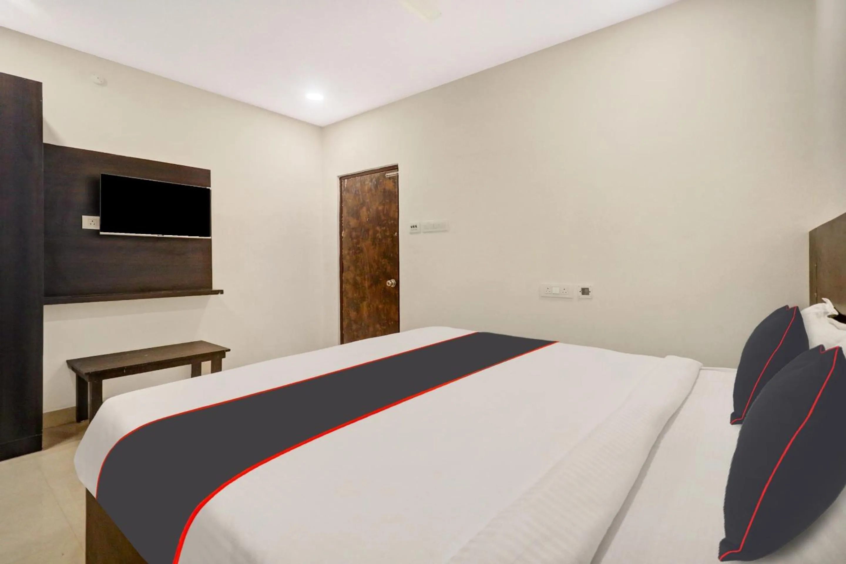 Bedroom, Bed in Super Collection O Pnr International Mehdipatnam