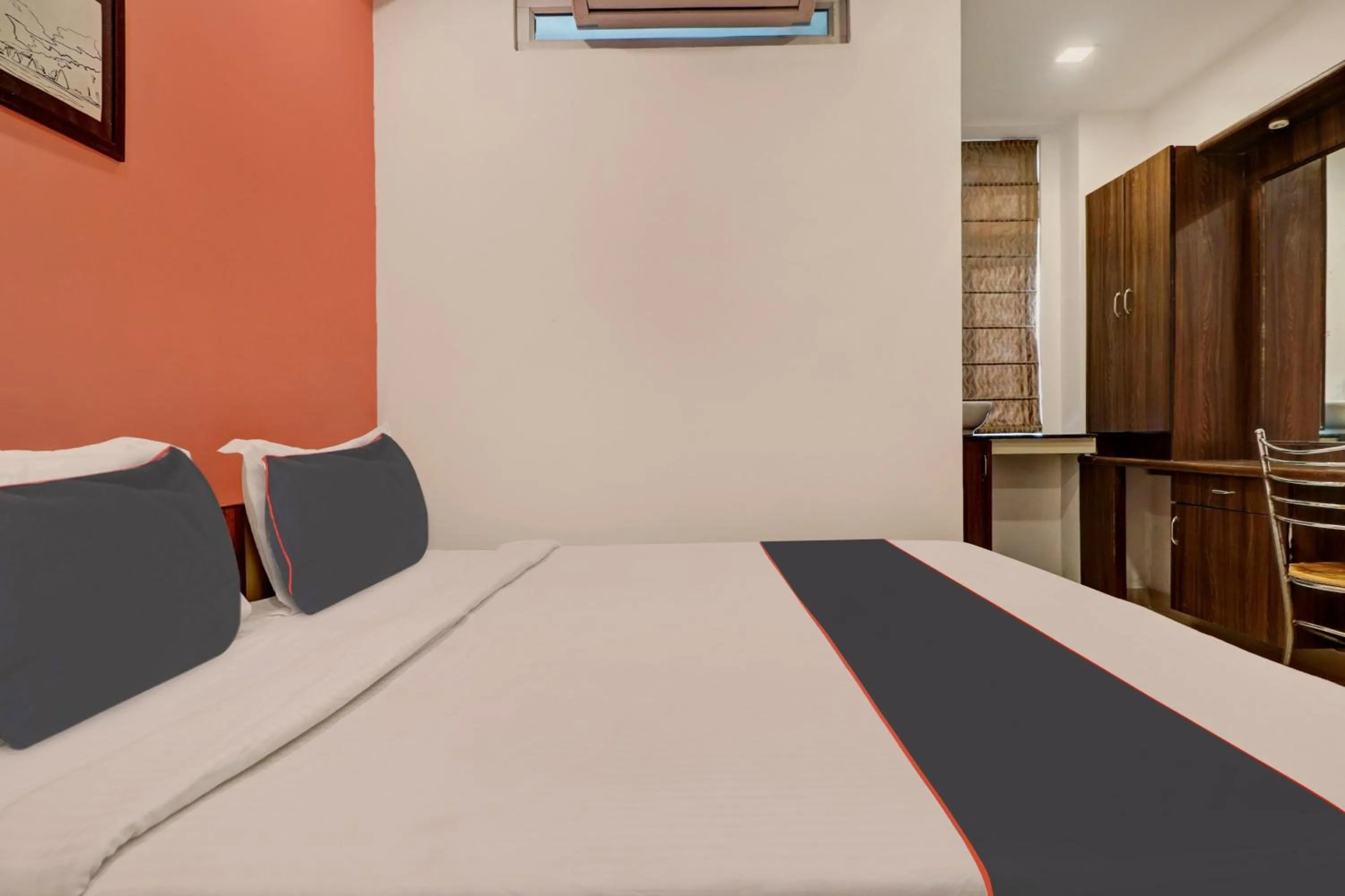 Bedroom, Bed in Super Capital O Qualia Gachibowli