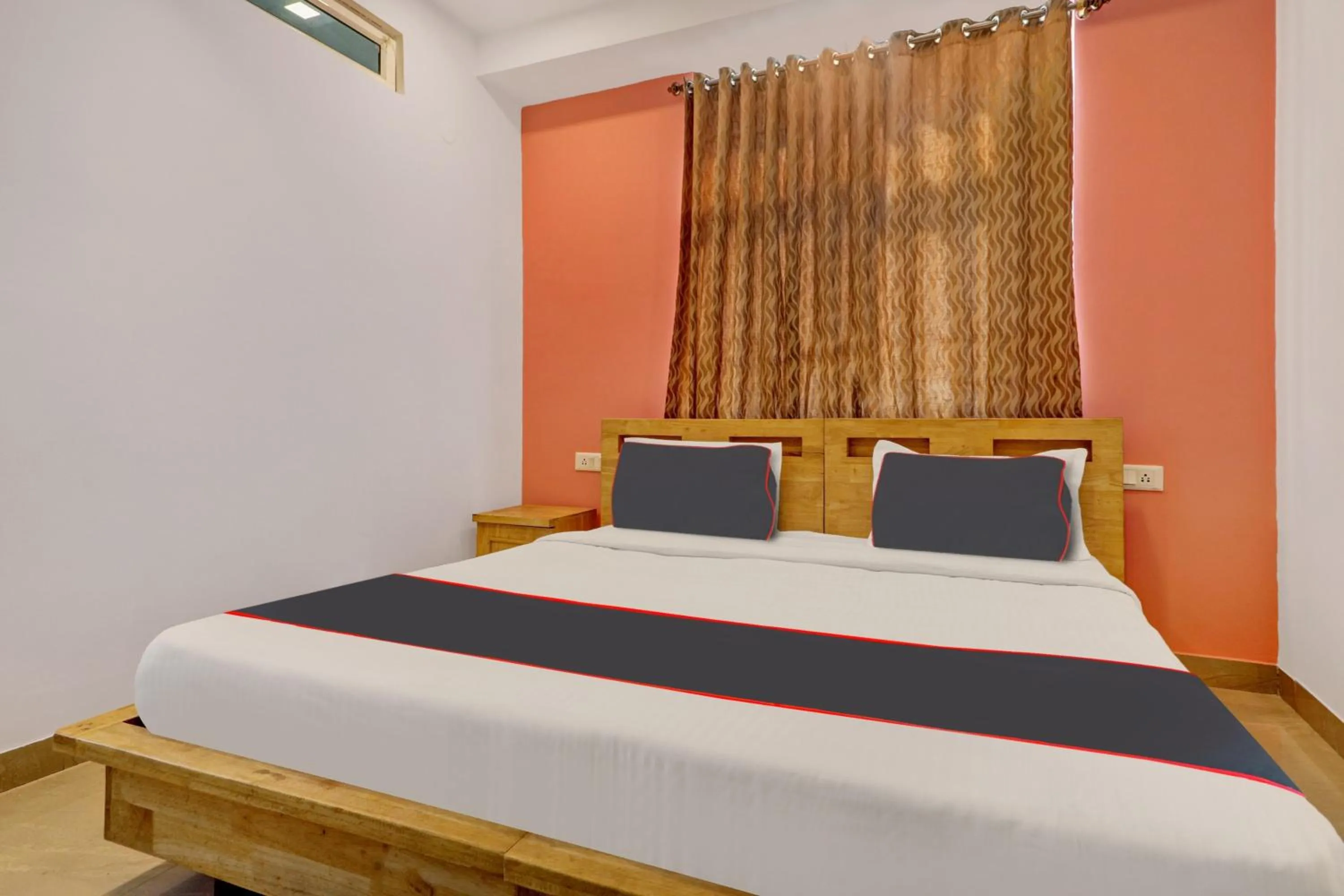 Bedroom, Bed in Super Capital O Qualia Gachibowli