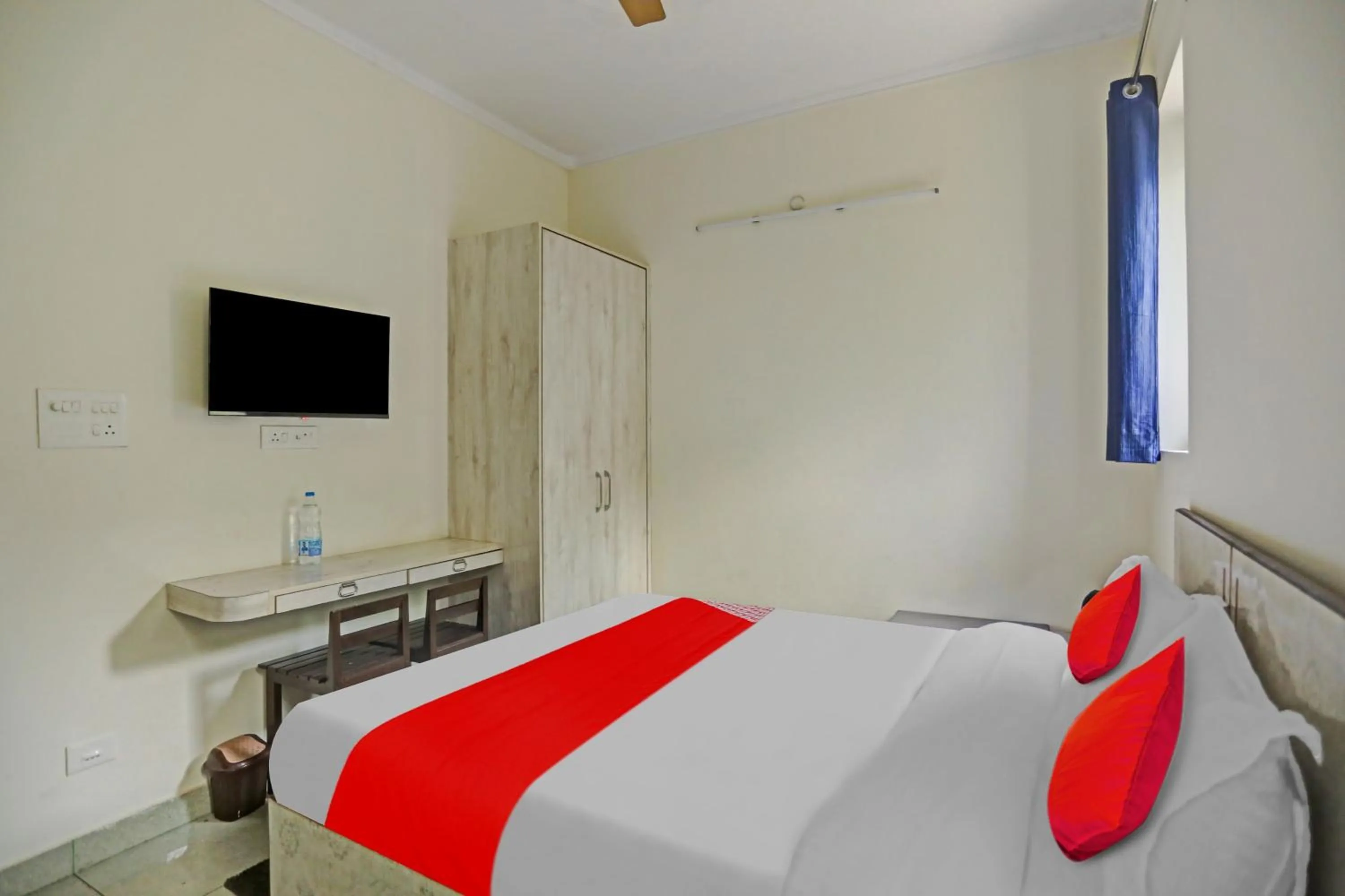 Bedroom in Hotel O by OYO Serene Escape