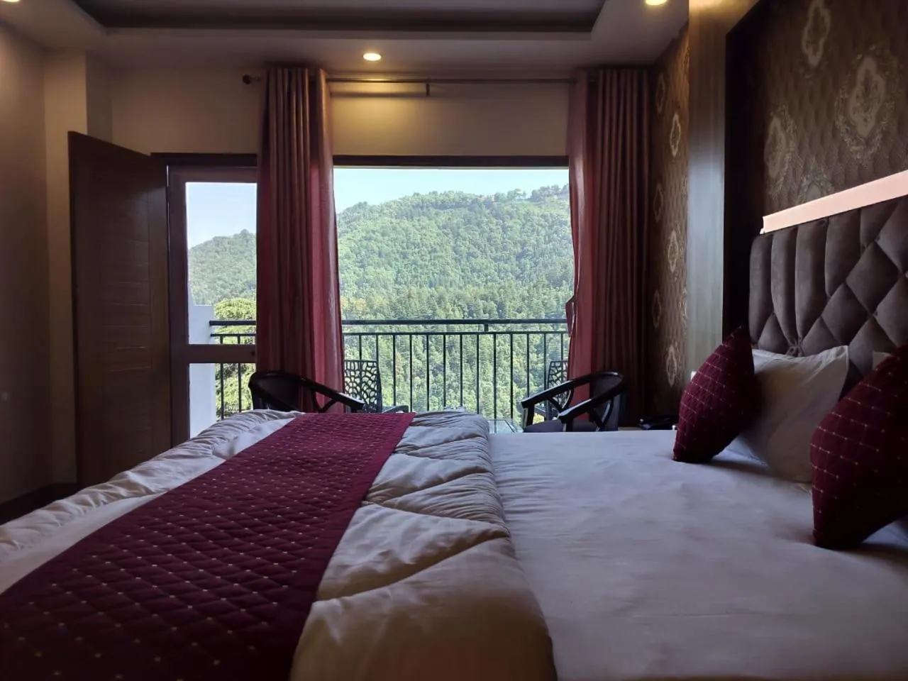 Bedroom, Bed in Summer Hill Resort