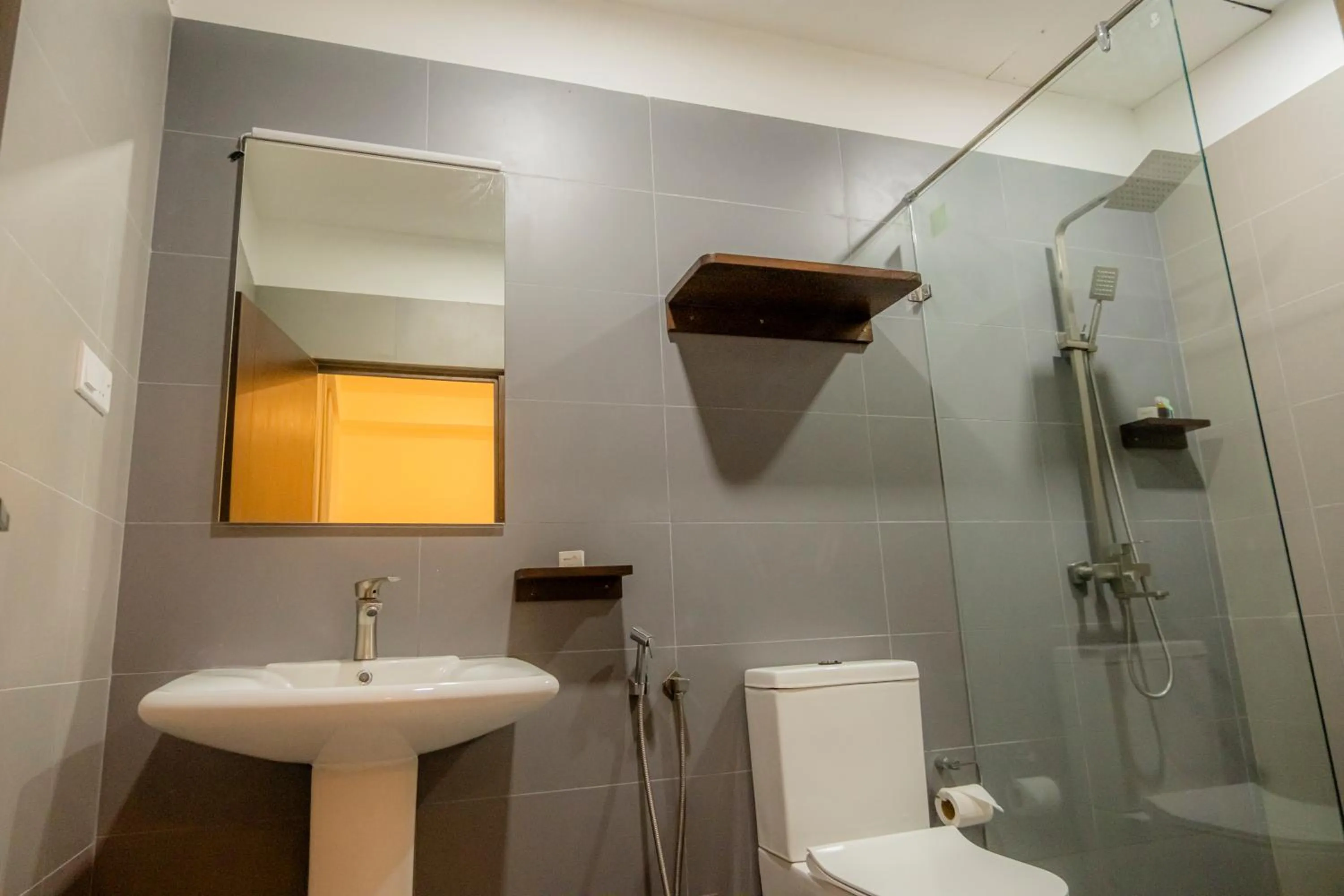 Shower in Somerset Mirissa Blue