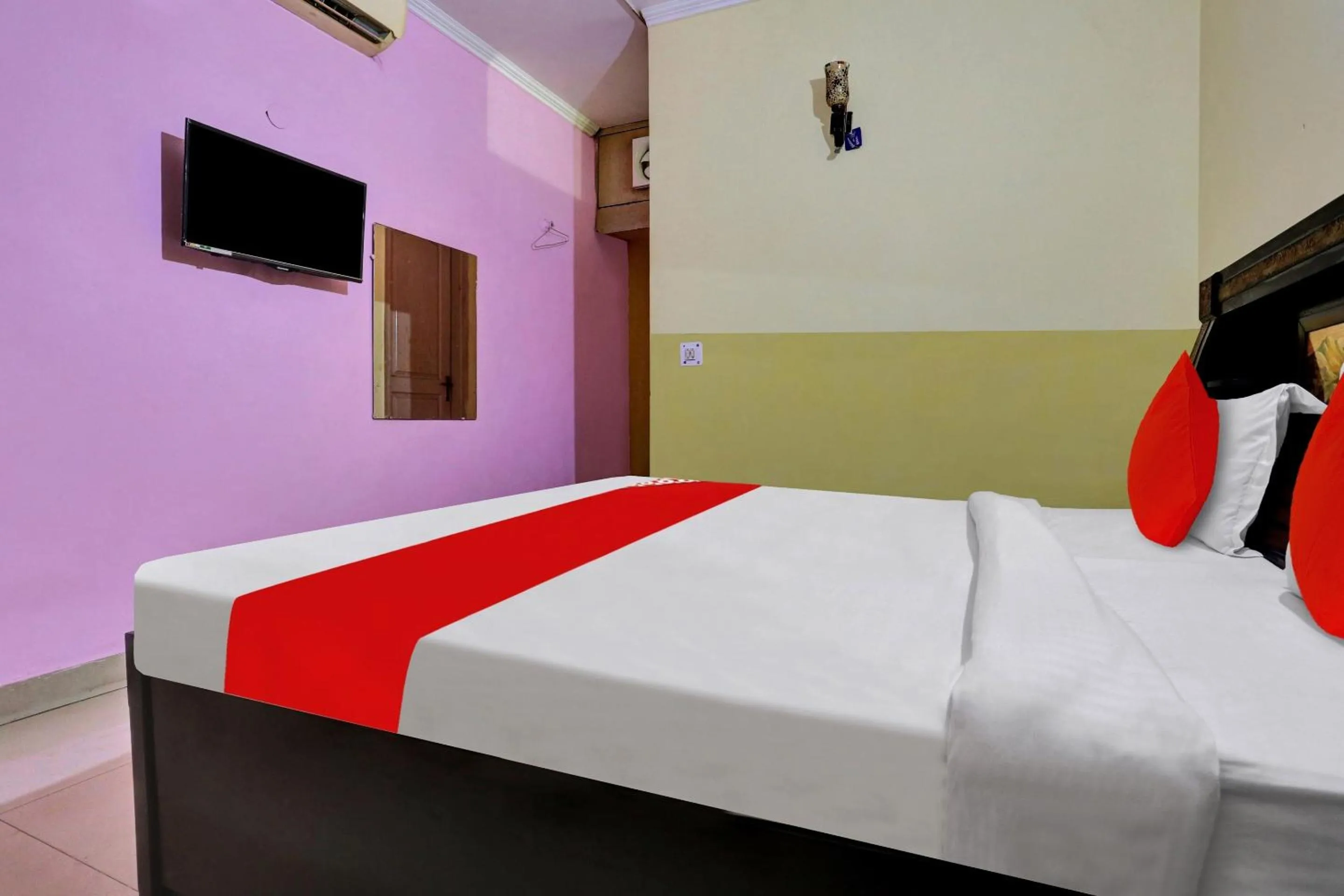 Bathroom, Bed in OYO 81306 Abhishek Residency