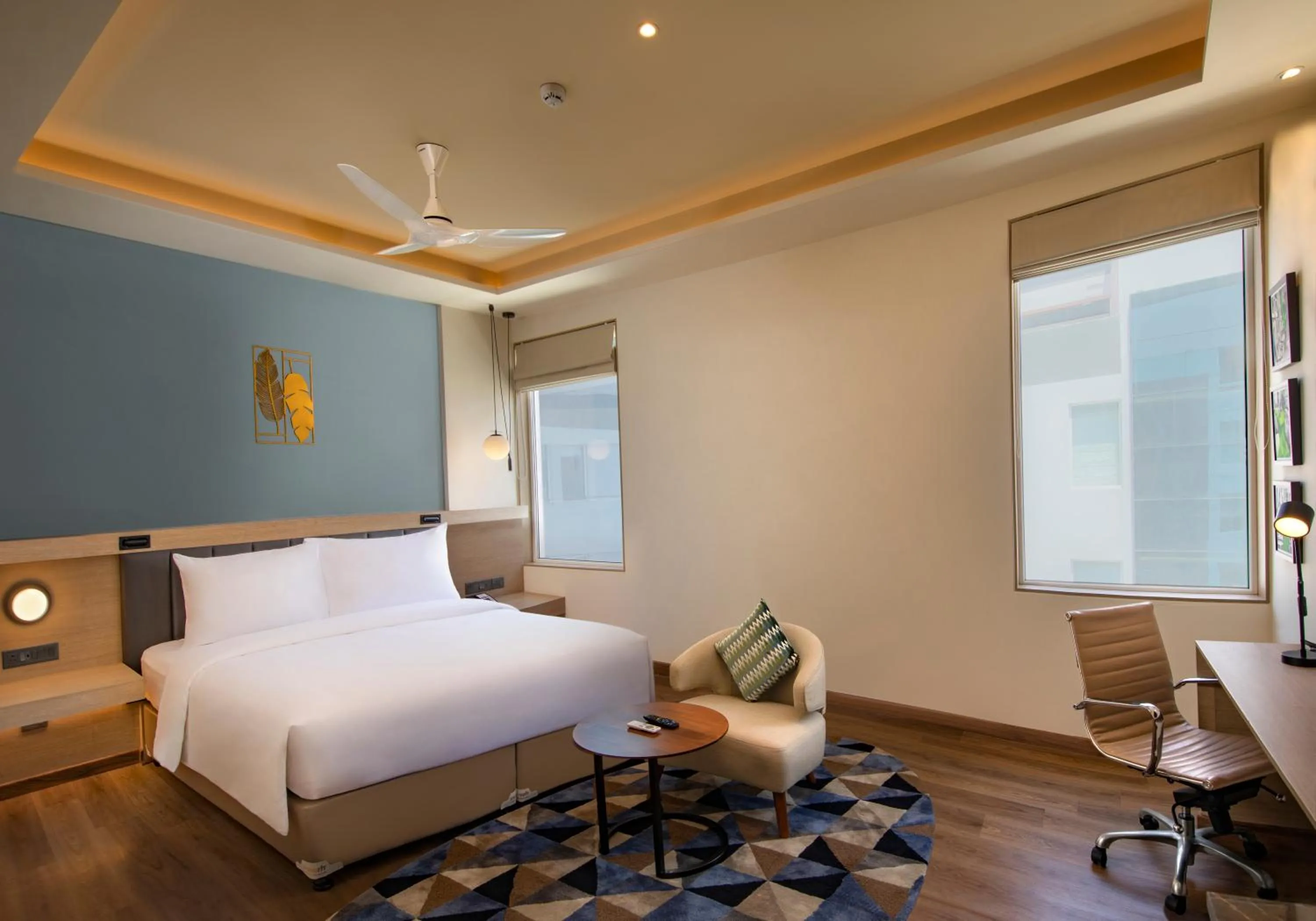 Seating area, Bed in O by Tamara Coimbatore