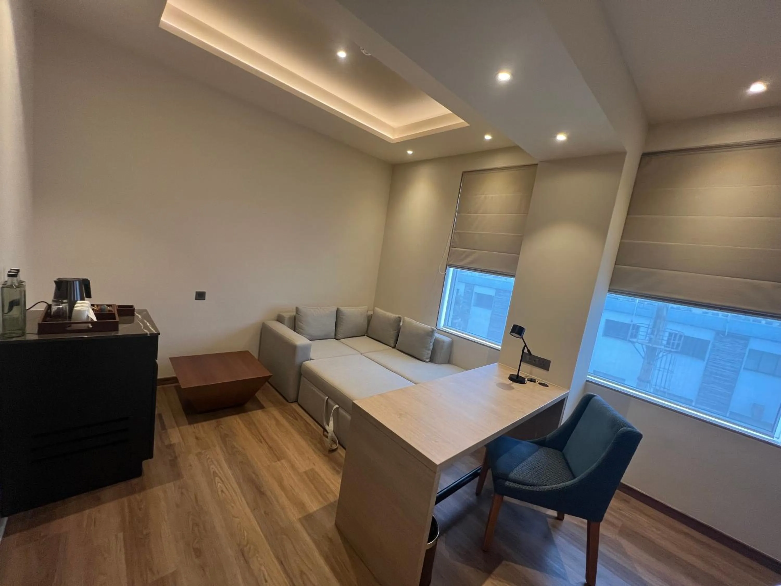 Living room in O by Tamara Coimbatore