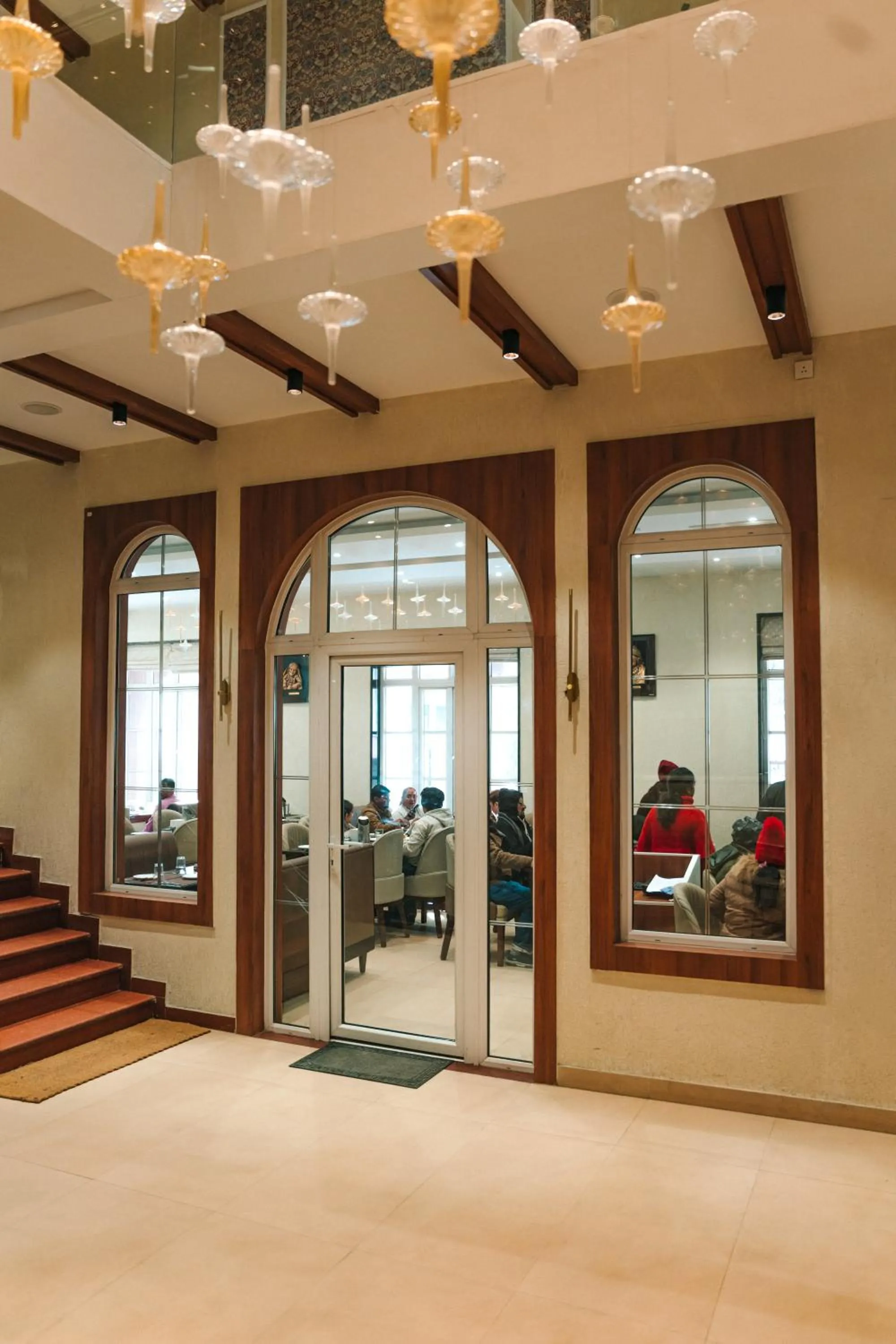 Restaurant/places to eat in New Hotel Snow Crest