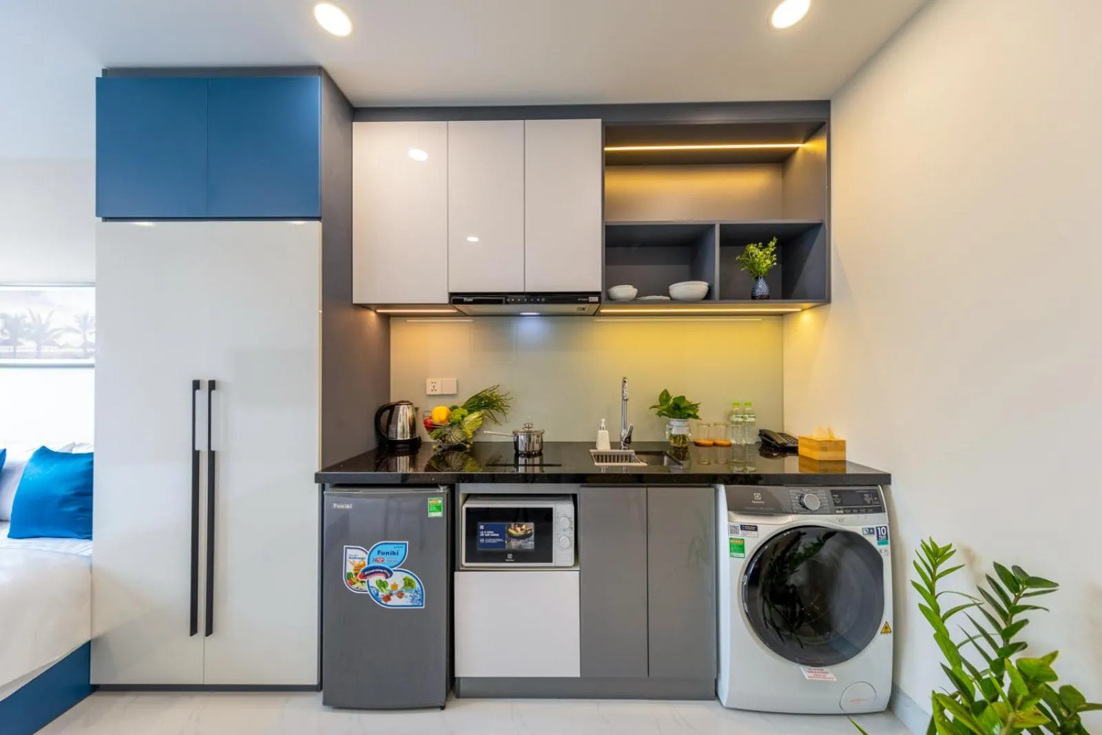 Kitchen or kitchenette in The Home Hotel & Apartment