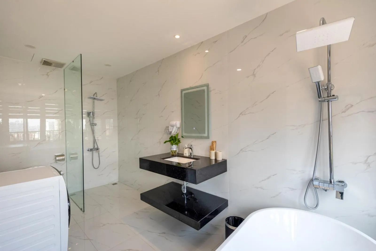 Shower in The Home Hotel & Apartment