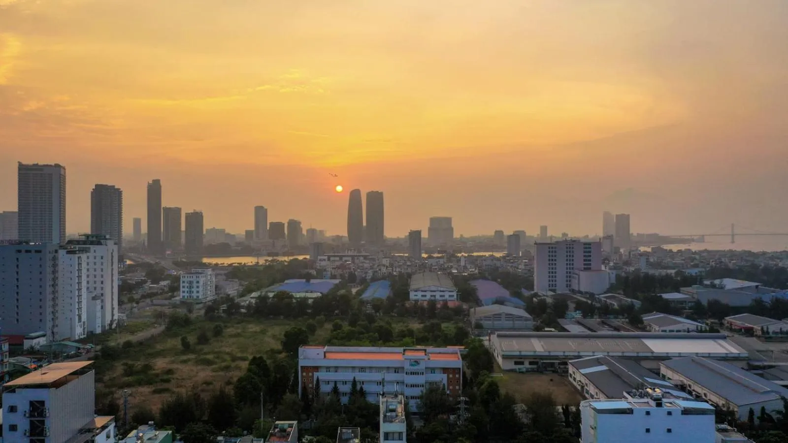 Property building in The Home Hotel & Apartment