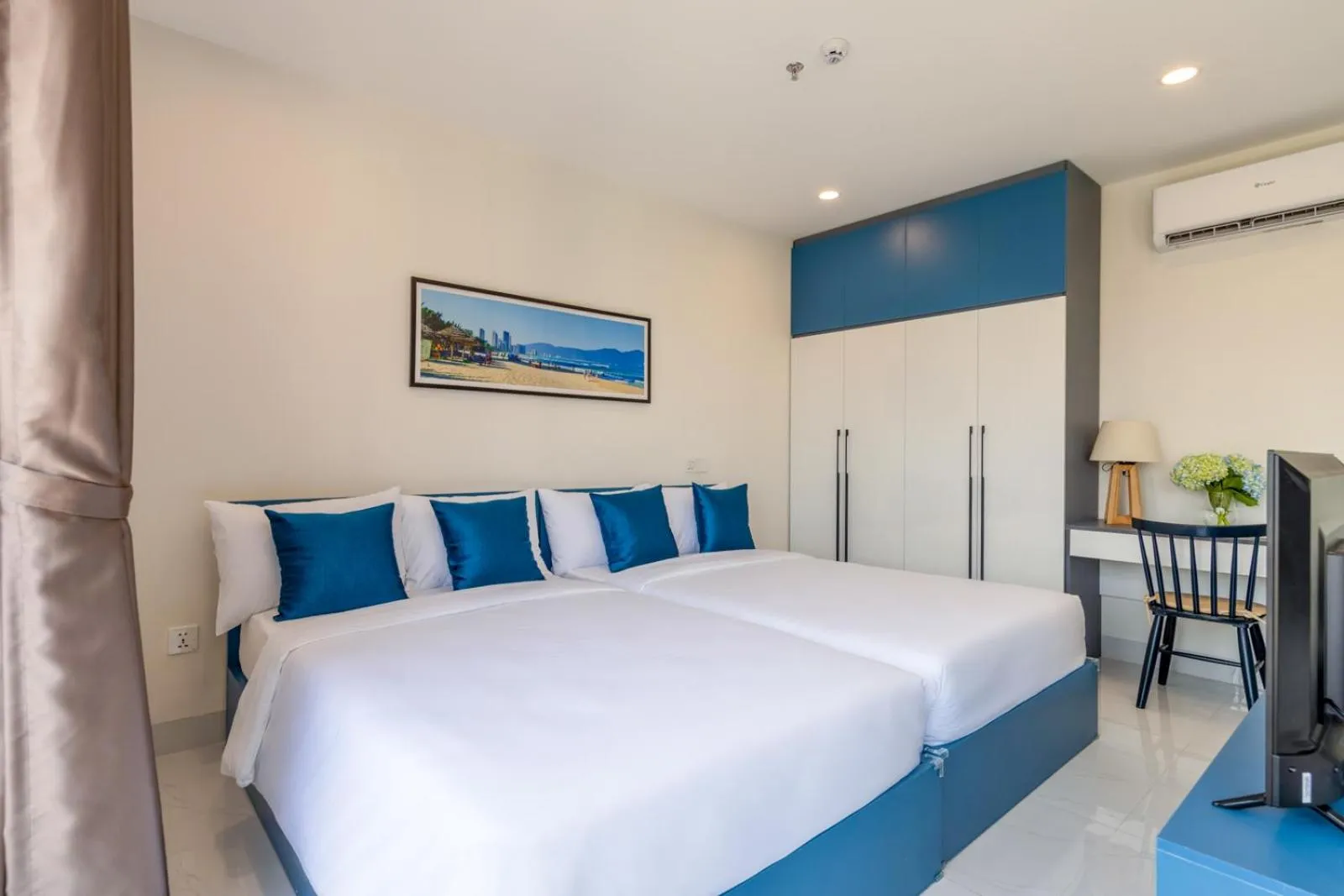 Bedroom, Bed in The Home Hotel & Apartment