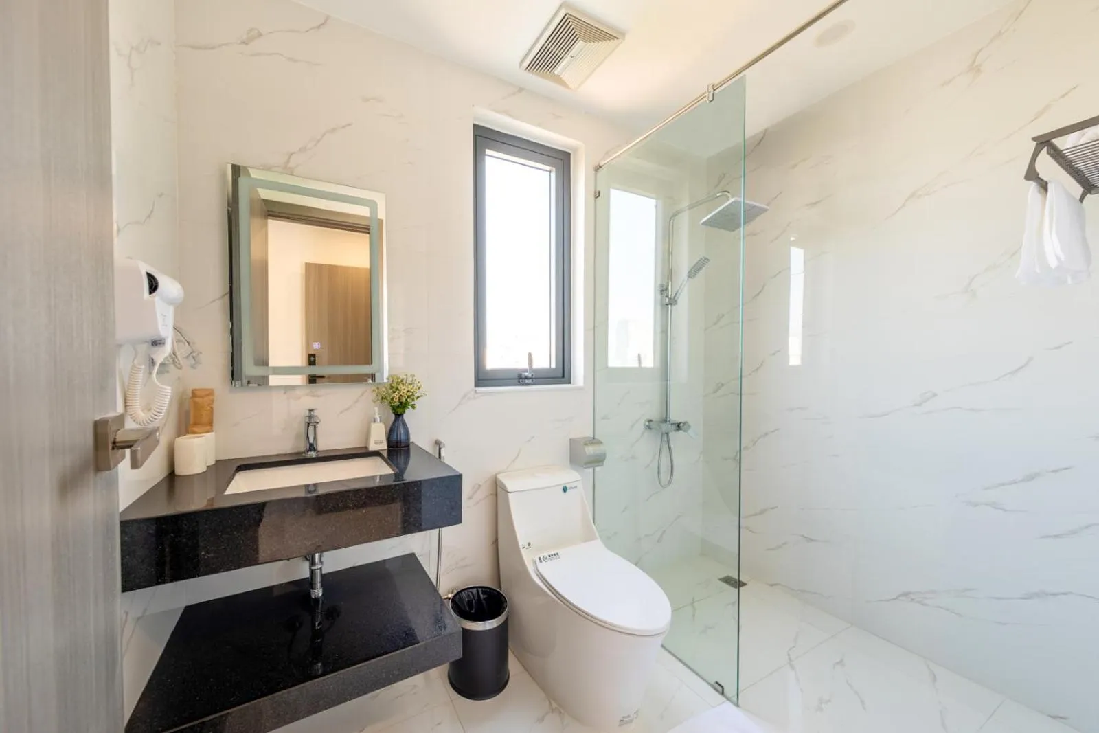 Shower in The Home Hotel & Apartment