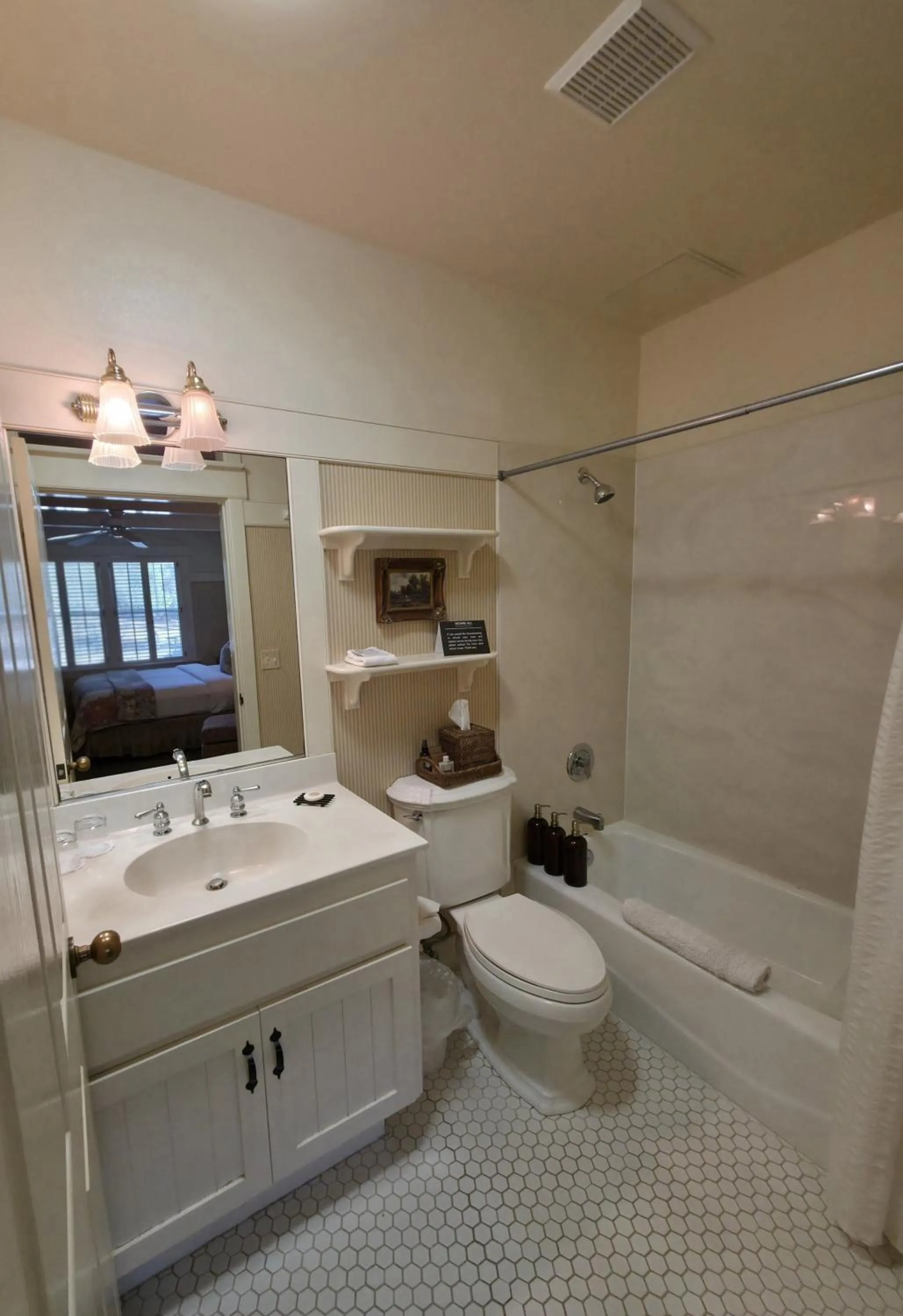 Shower in Orchard Hill