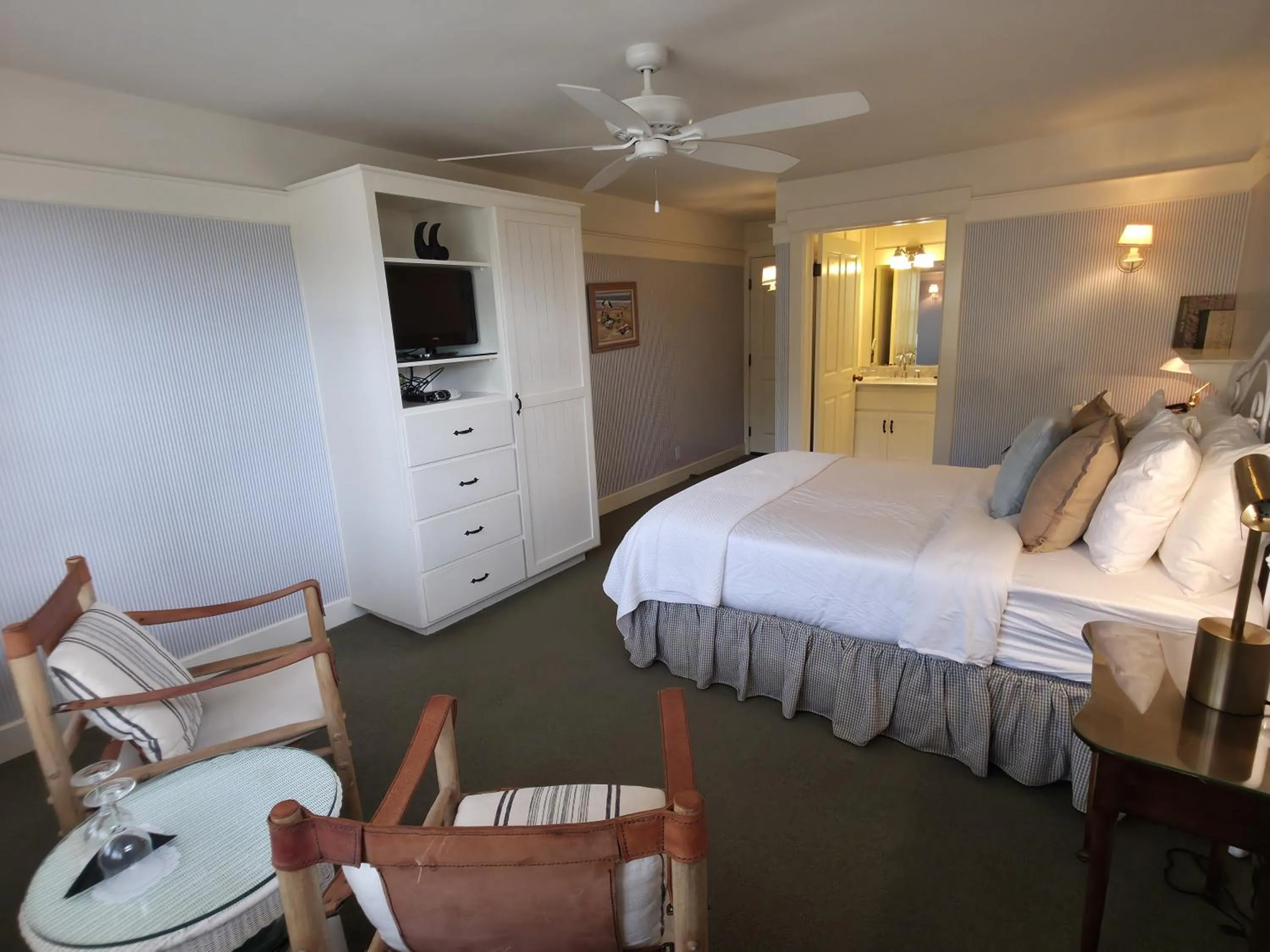 Photo of the whole room, Bed in Orchard Hill