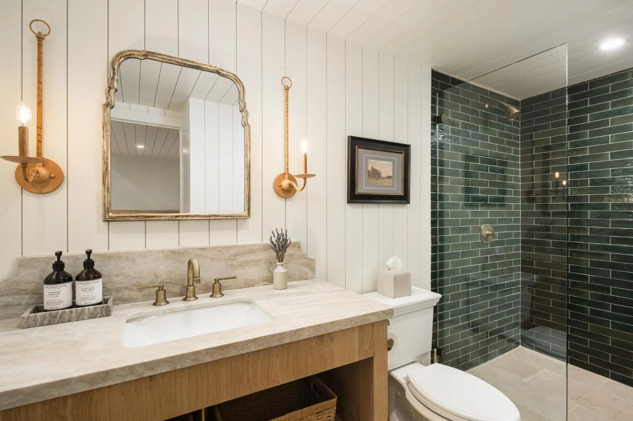 Shower in Orchard Hill