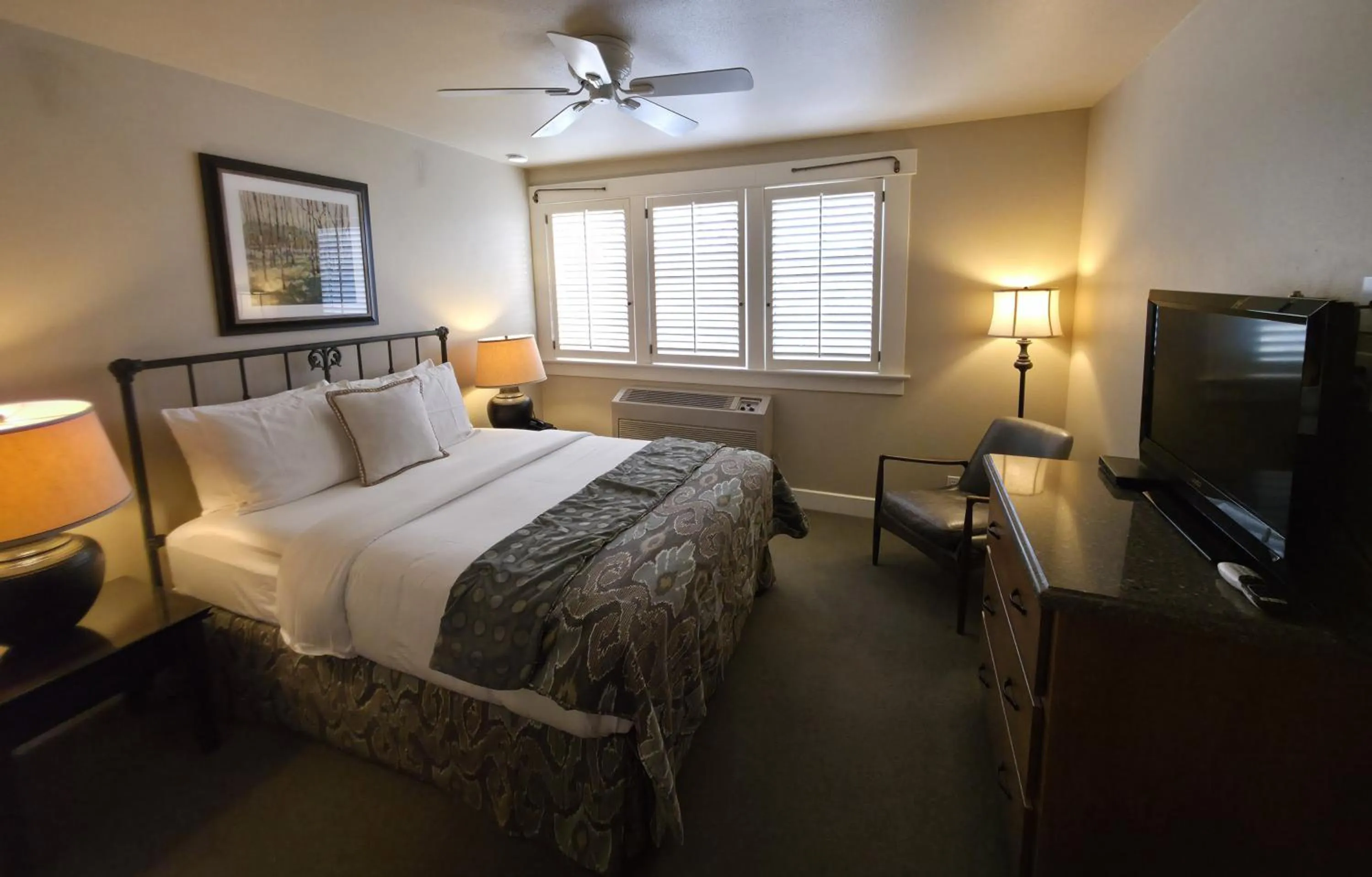 Photo of the whole room, Bed in Orchard Hill