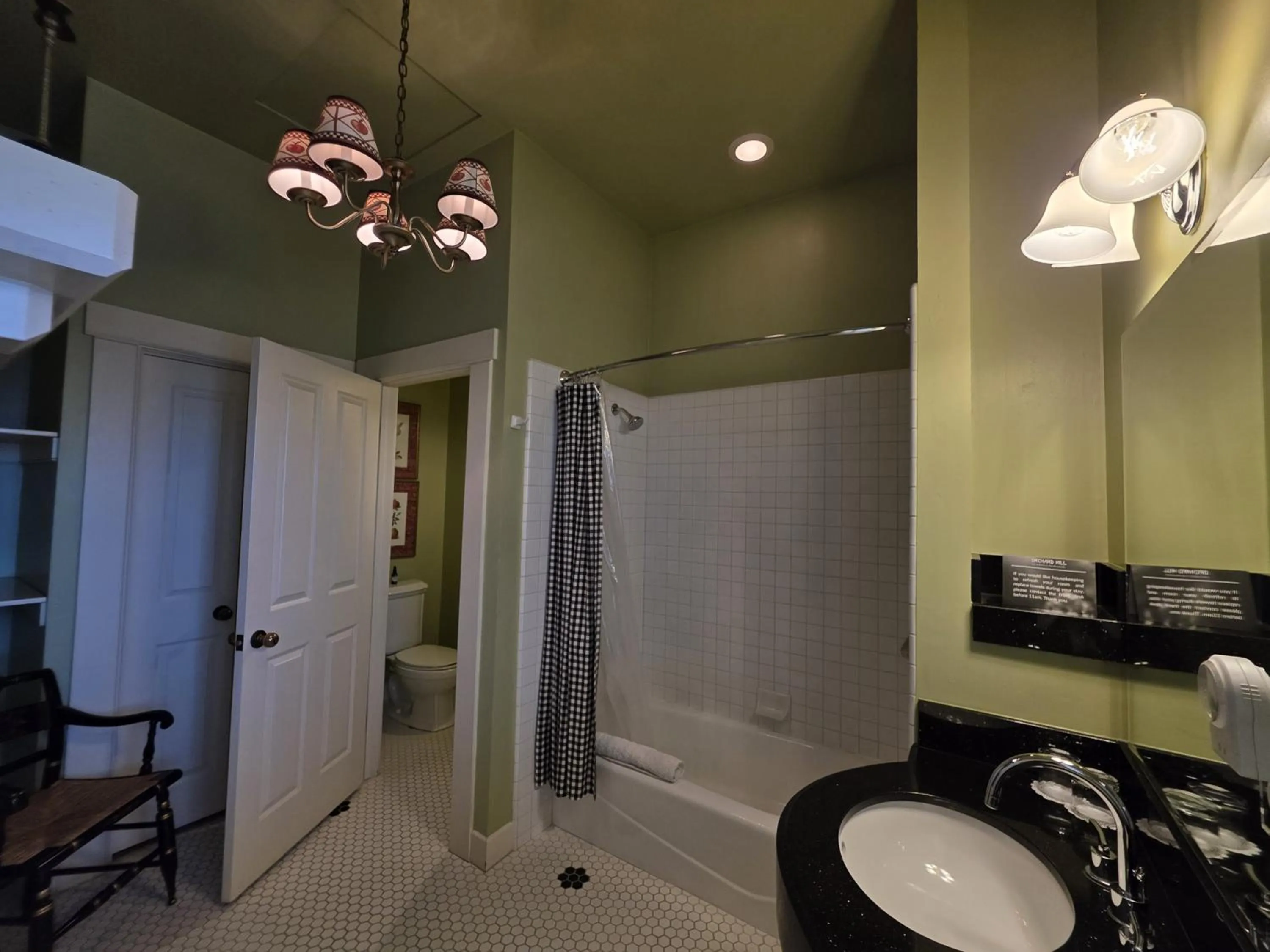 Shower in Orchard Hill
