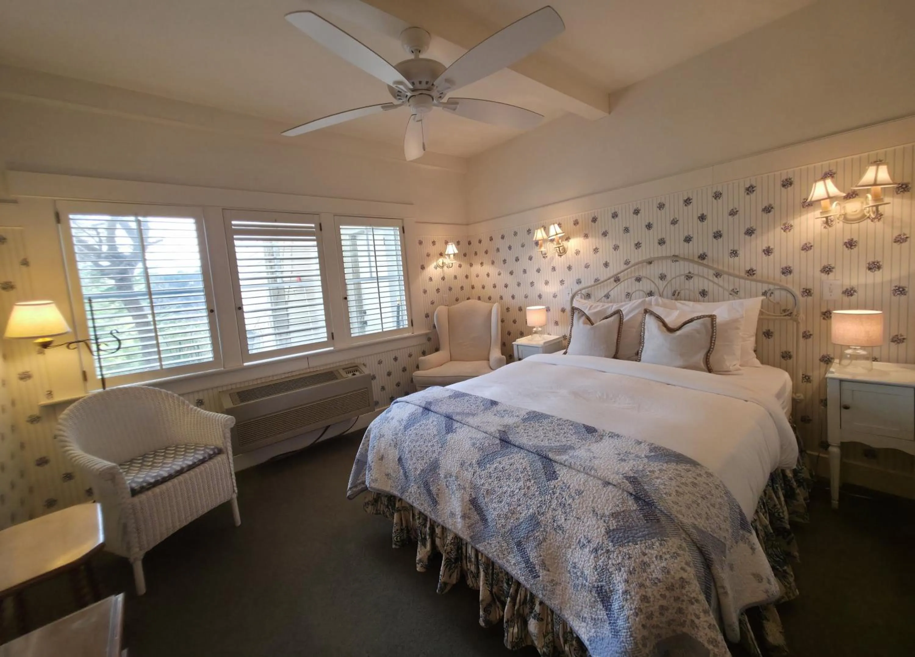 Photo of the whole room, Bed in Orchard Hill