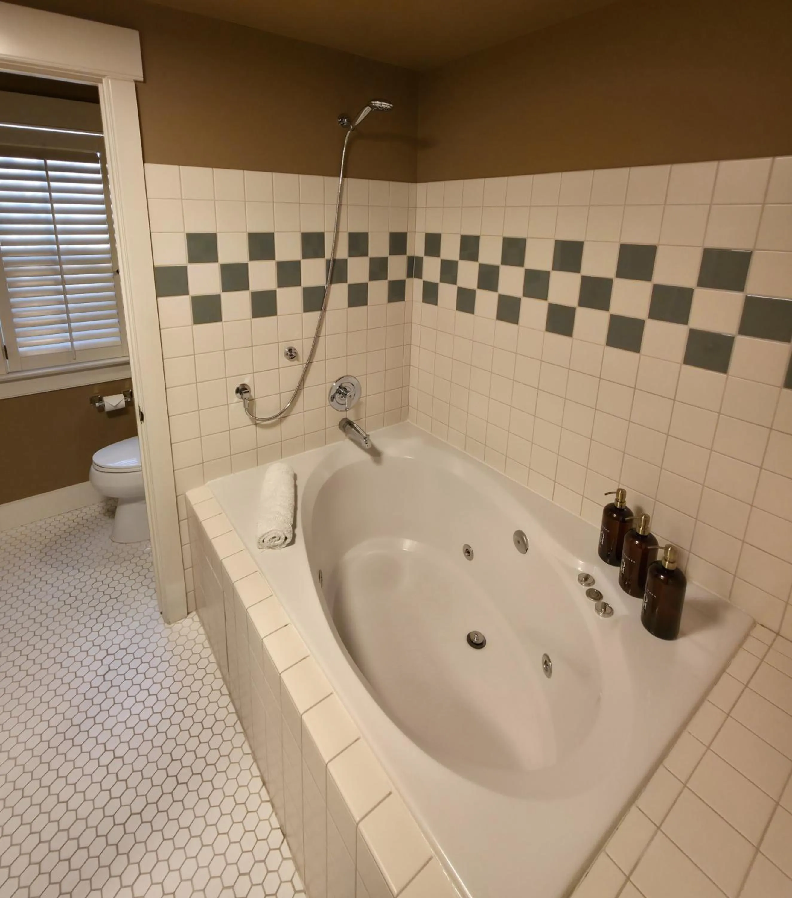 Hot Tub in Orchard Hill