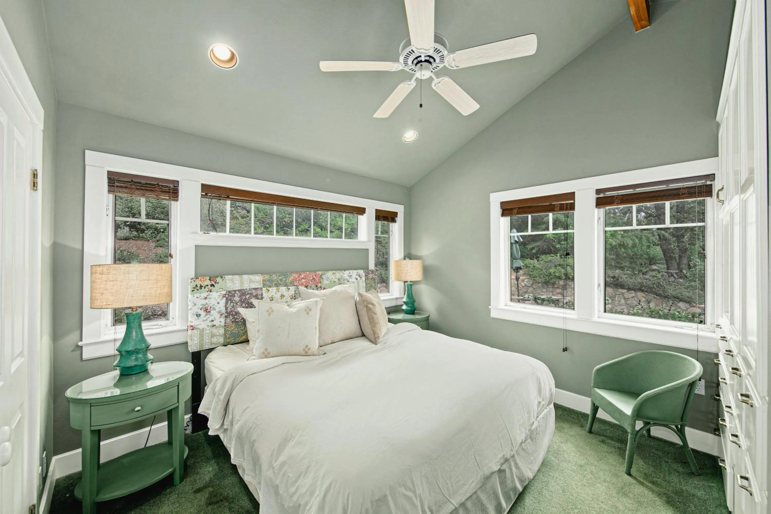 Bedroom, Bed in Orchard Hill